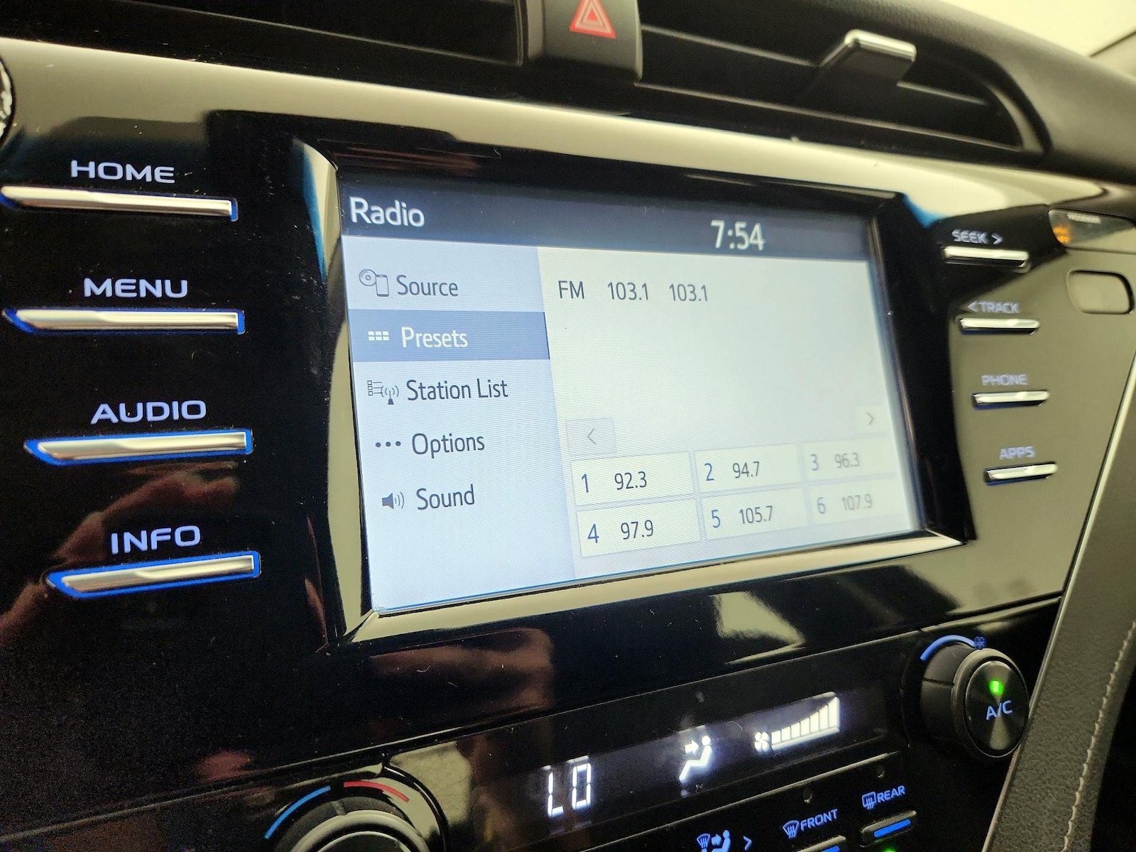 2018 Toyota Camry SE - Photo 14