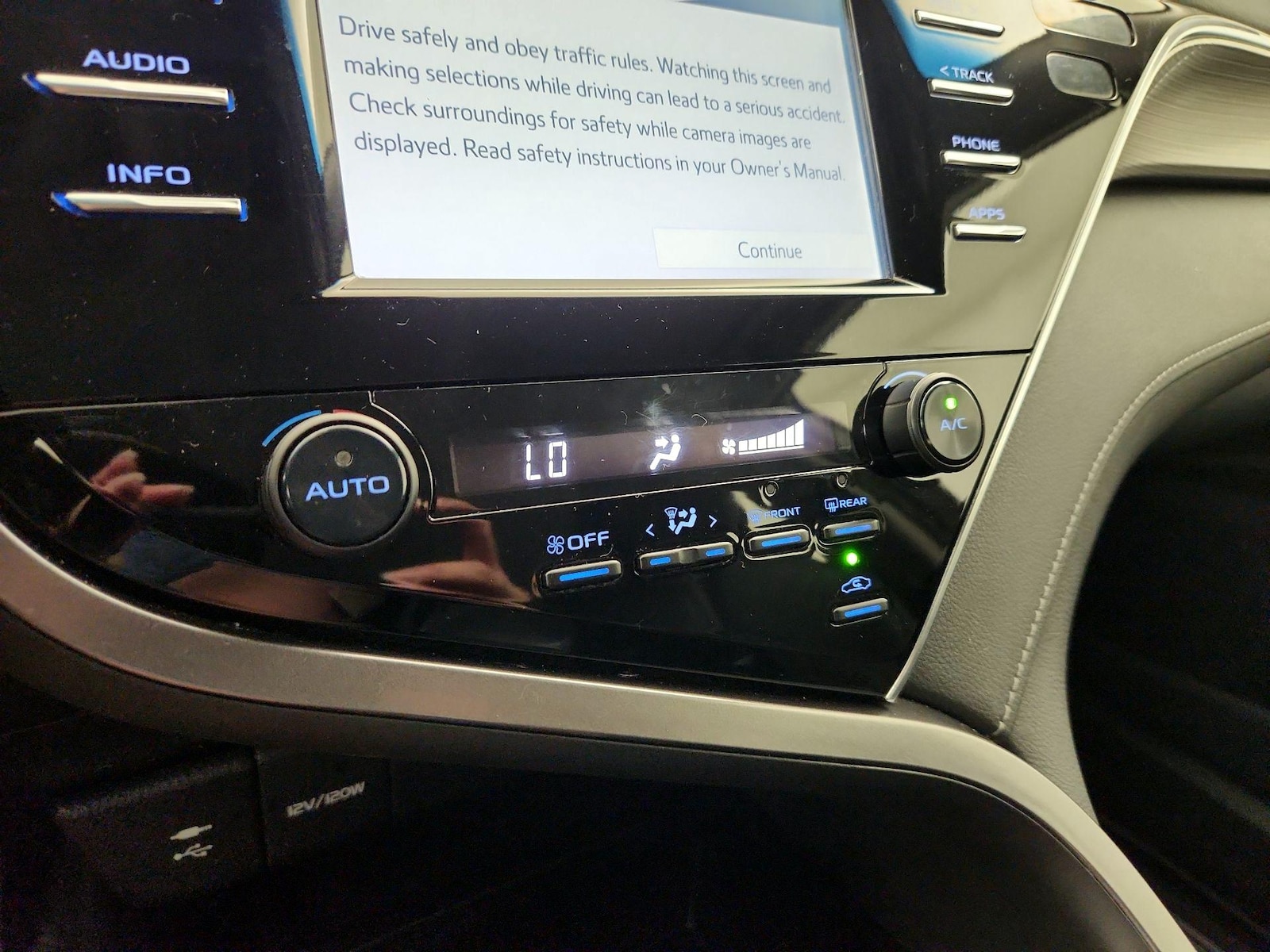 2018 Toyota Camry SE - Photo 15