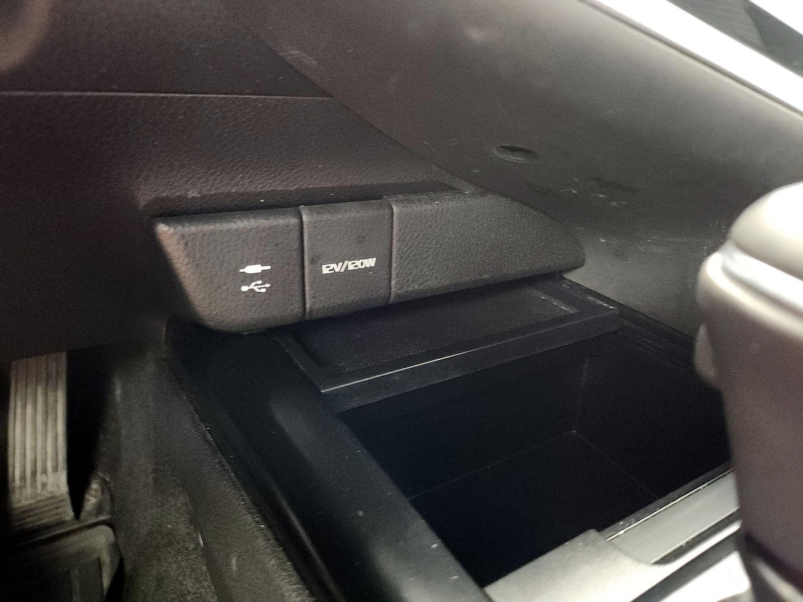 2018 Toyota Camry SE - Photo 17