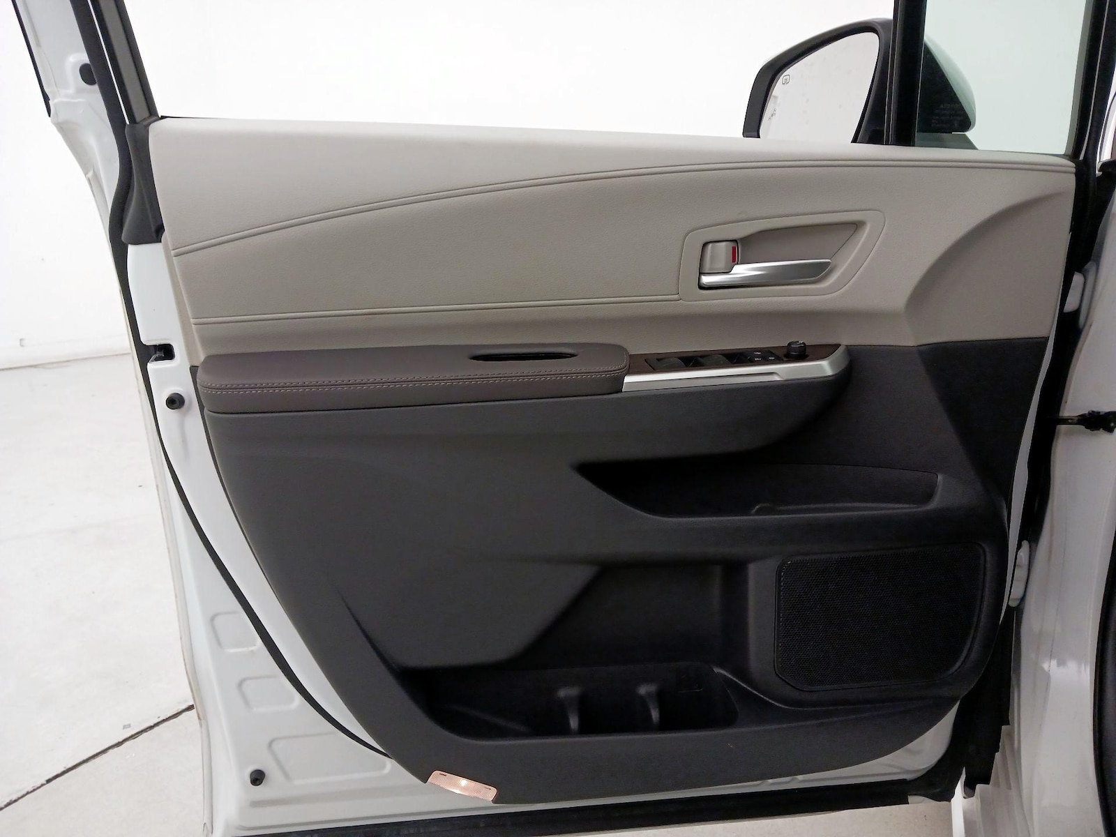 2024 Toyota Sienna XLE - Photo 13
