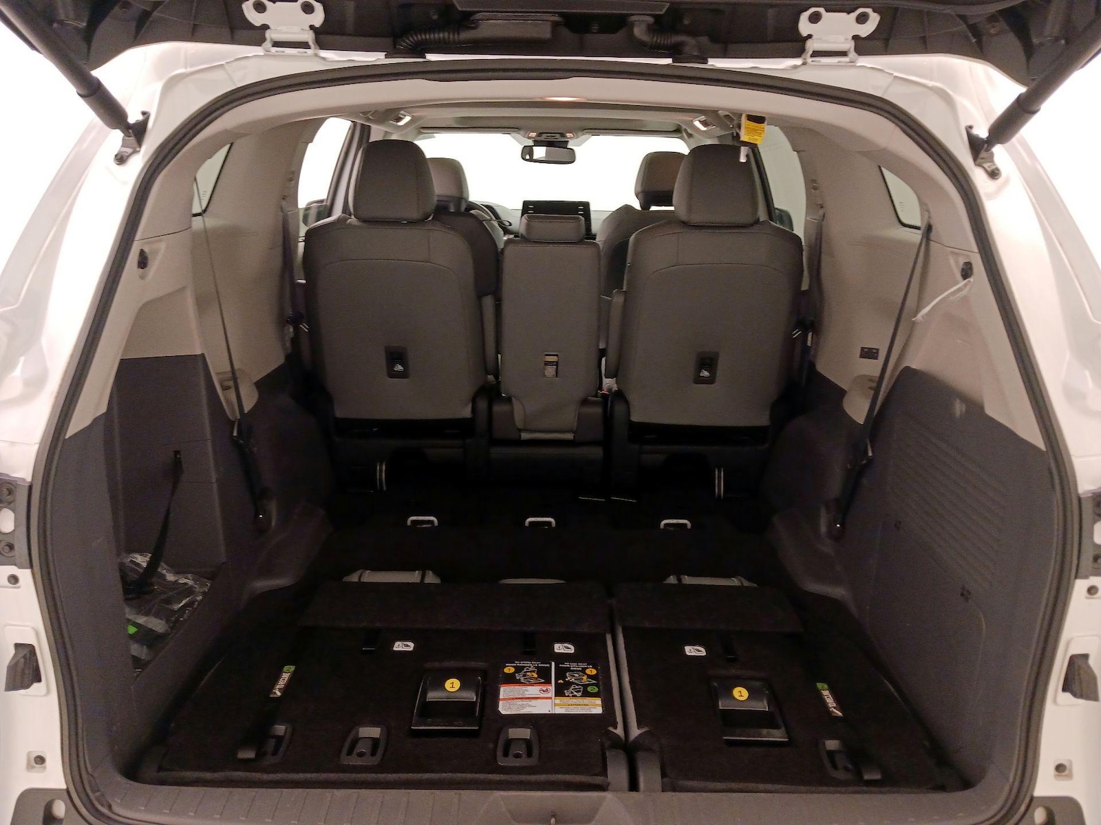 2024 Toyota Sienna XLE - Photo 24