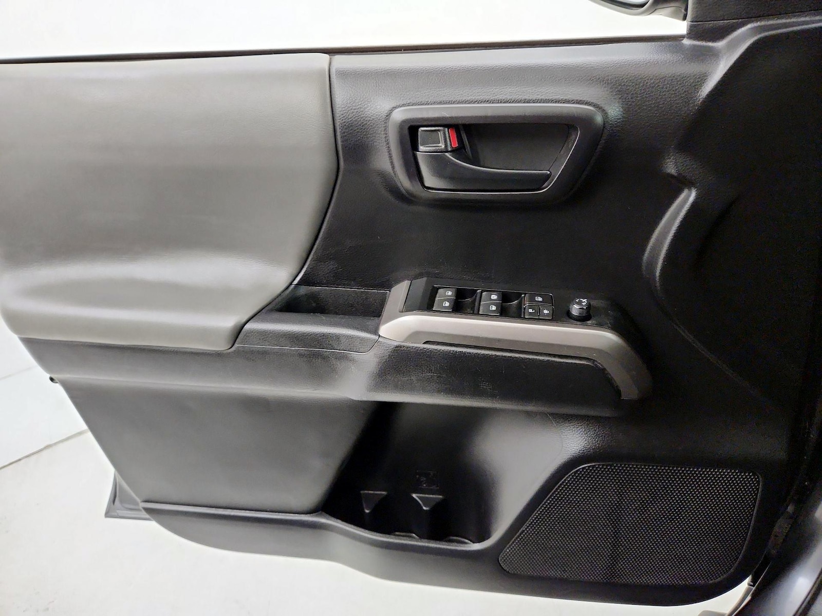 2021 Toyota Tacoma SR5 - Photo 13