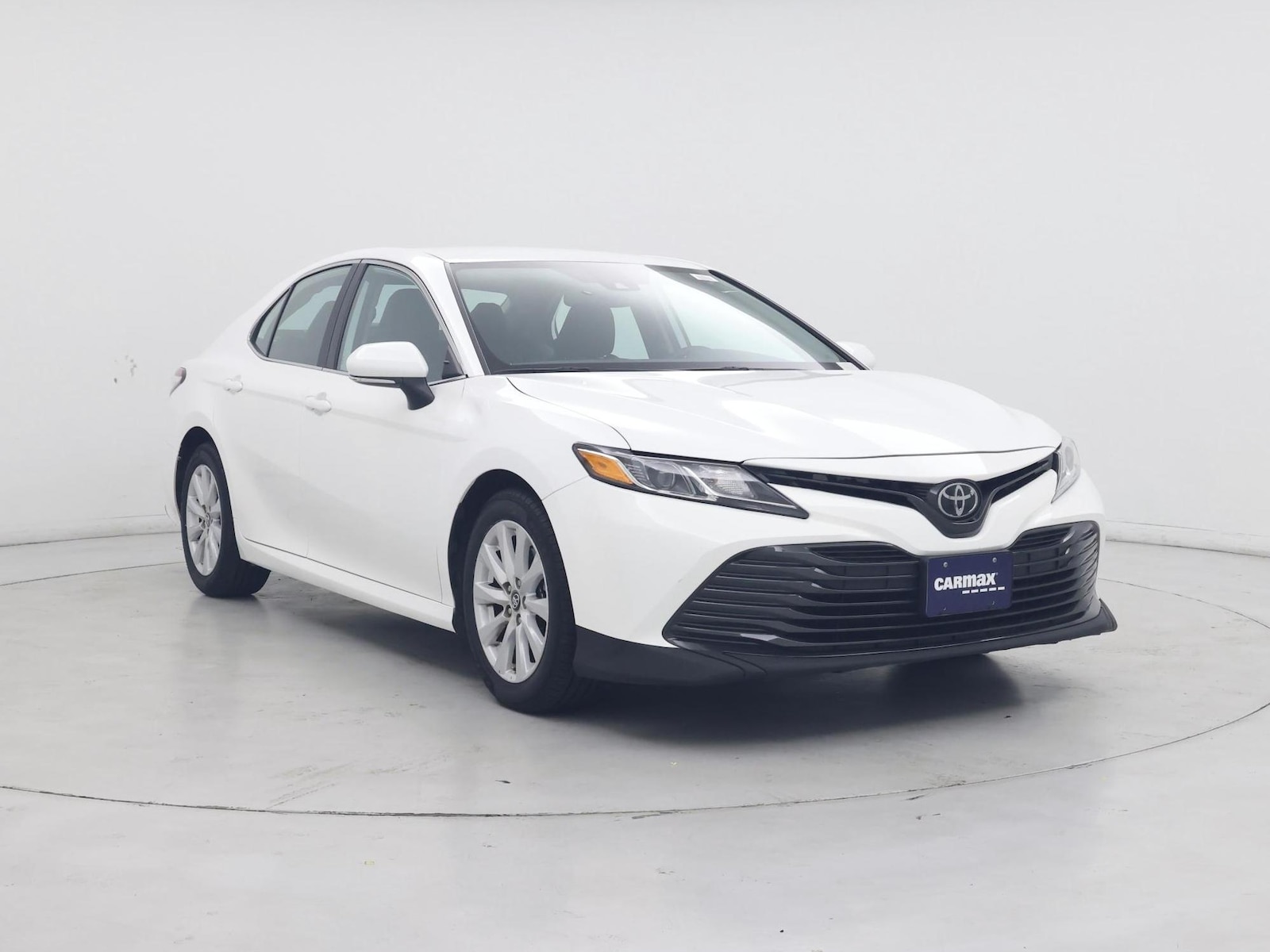 2020 Toyota Camry LE - Photo 2