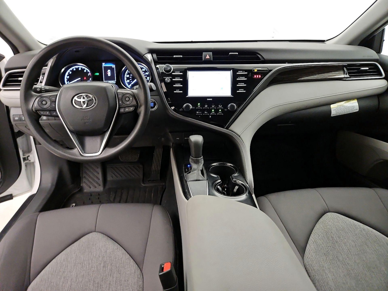 2020 Toyota Camry LE - Photo 10