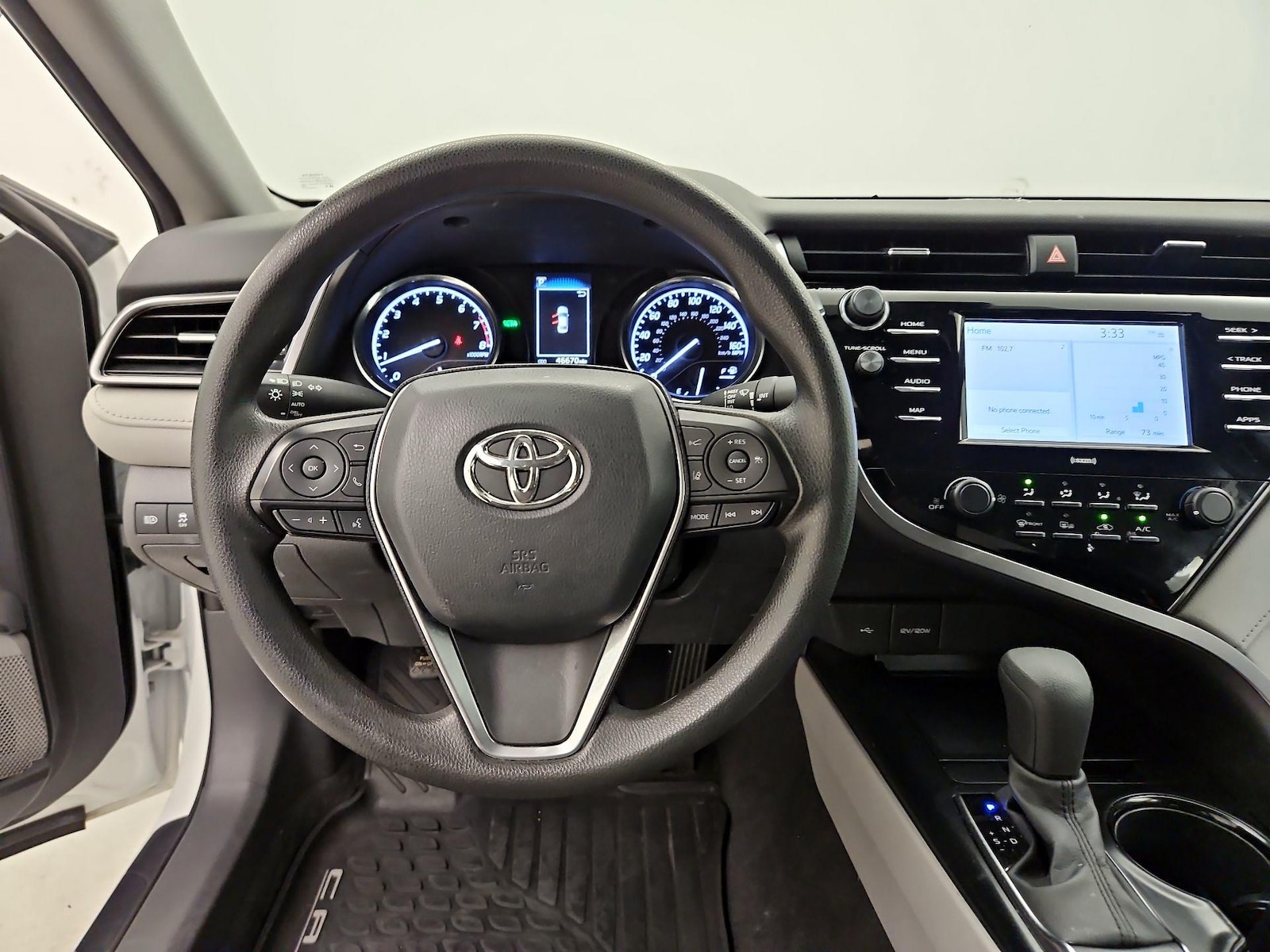 2020 Toyota Camry LE - Photo 11