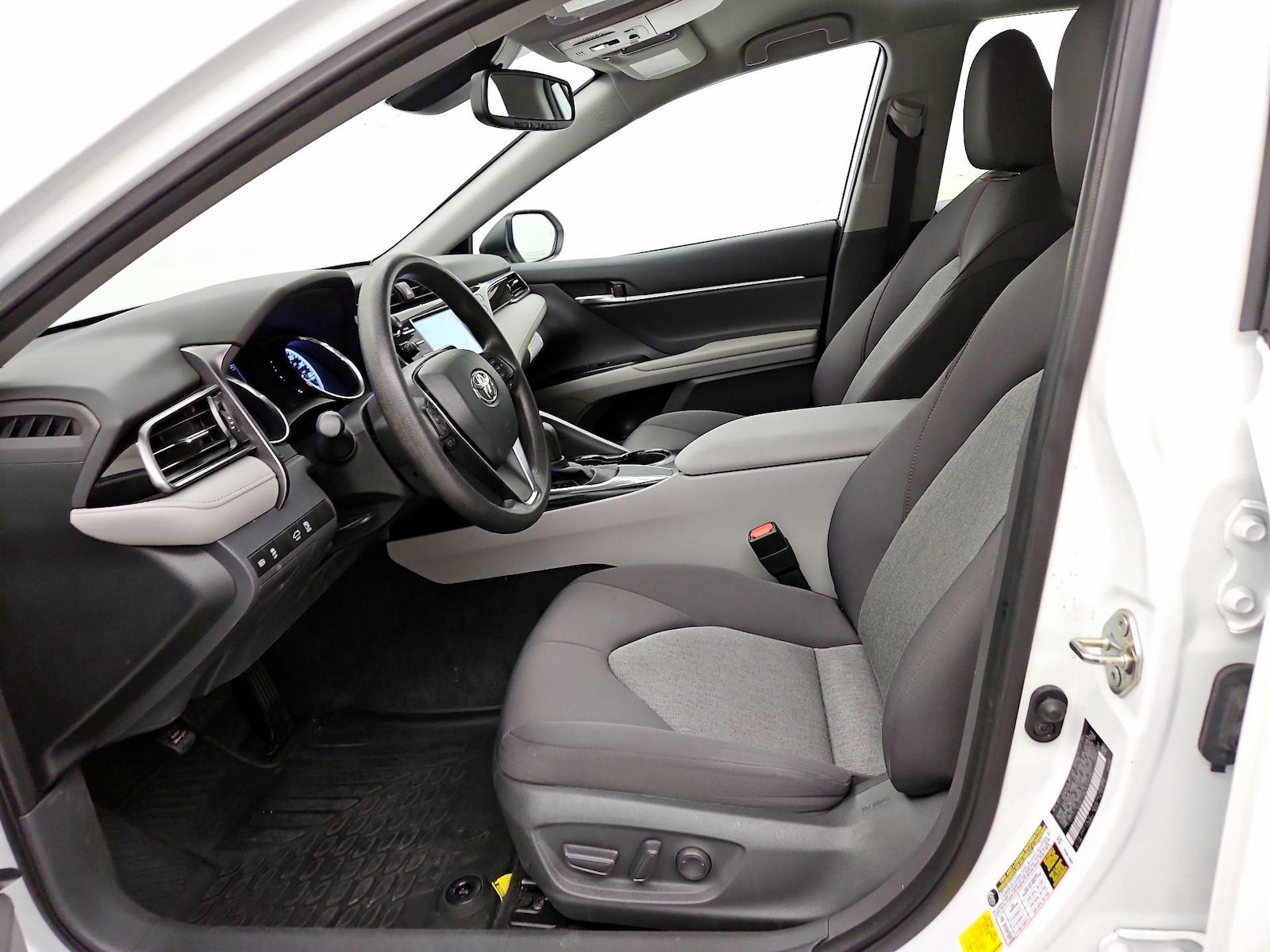 2020 Toyota Camry LE - Photo 12