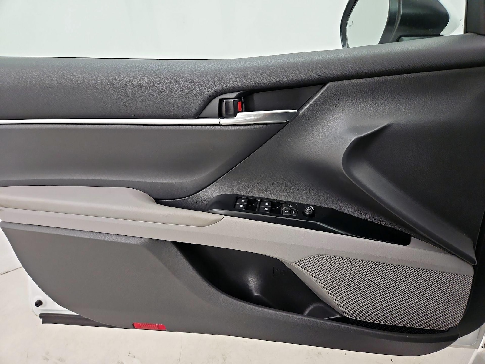 2020 Toyota Camry LE - Photo 13