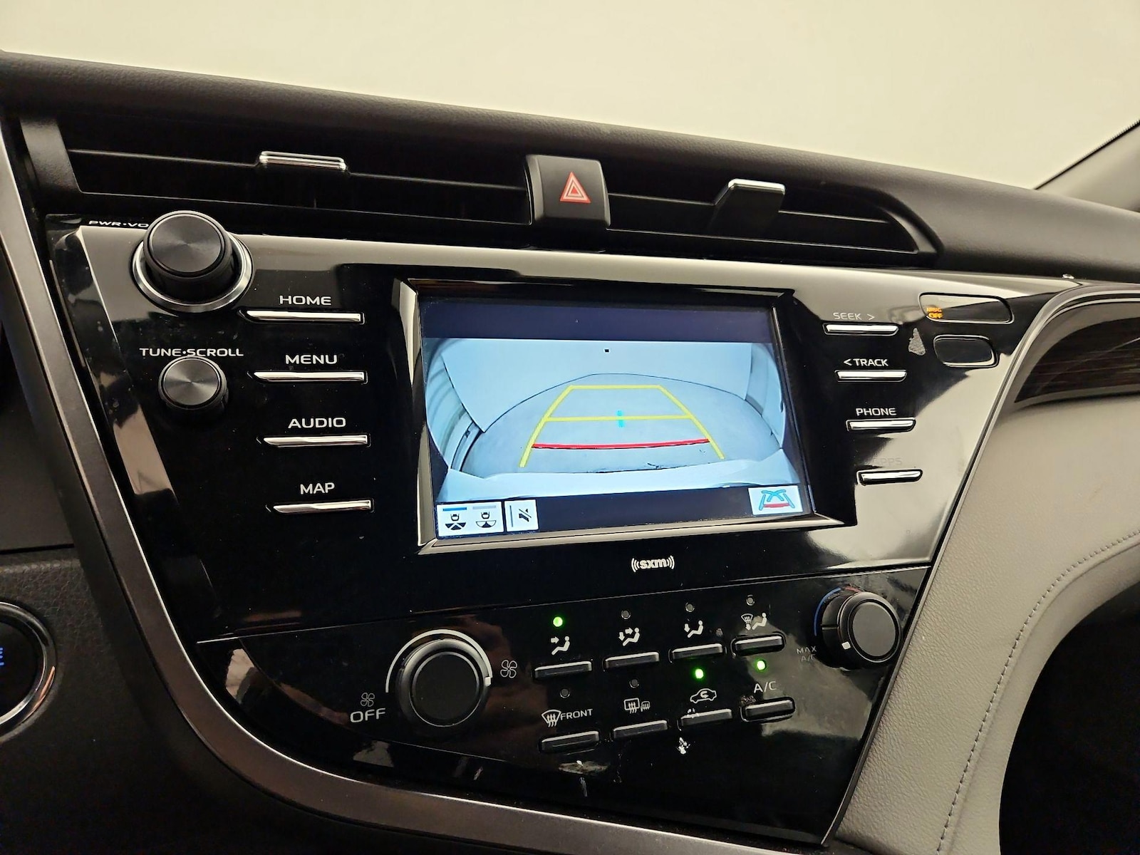 2020 Toyota Camry LE - Photo 15