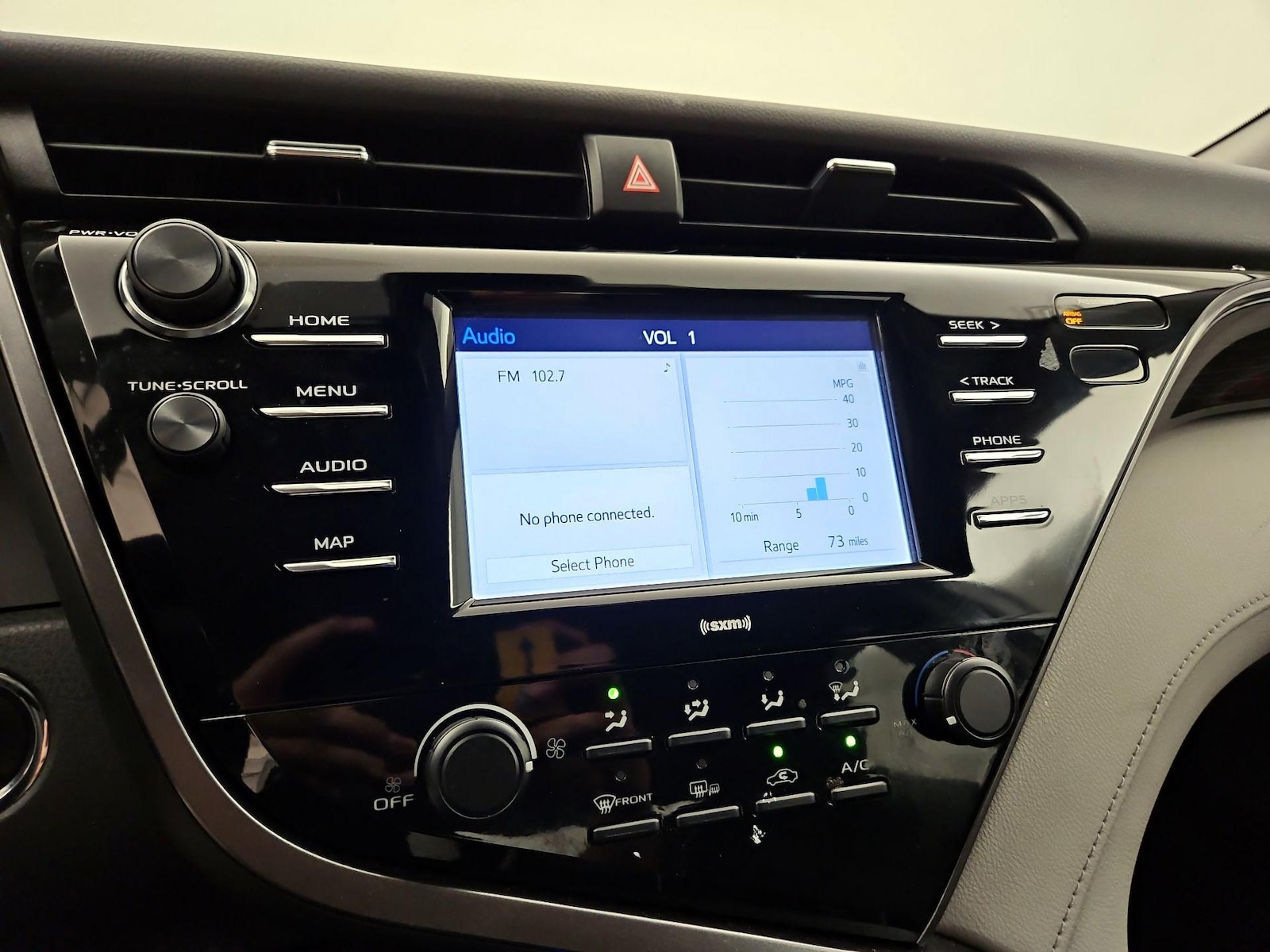 2020 Toyota Camry LE - Photo 16