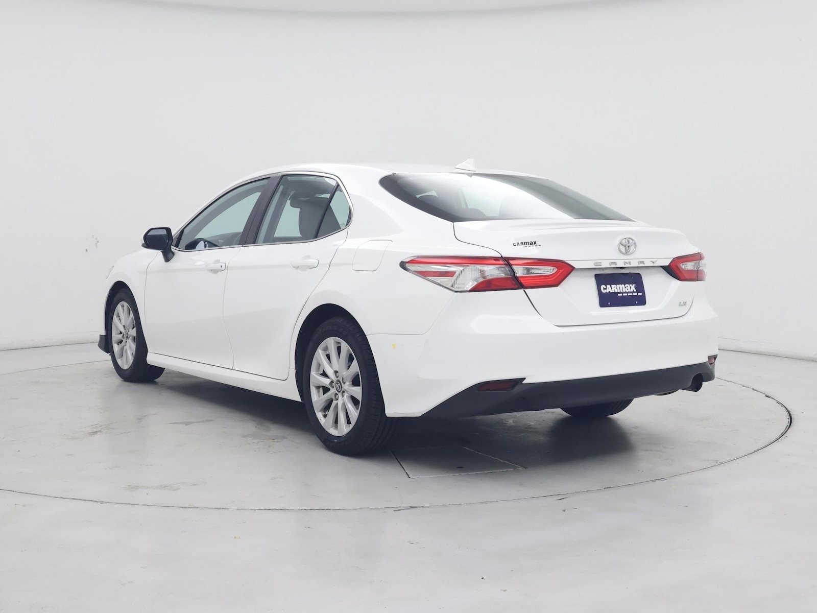 2020 Toyota Camry LE - Photo 3