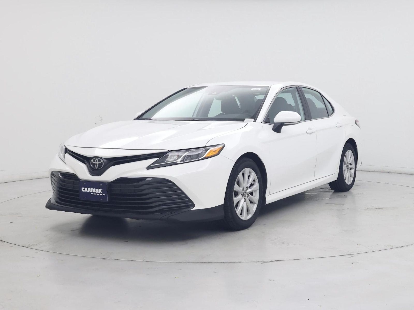 2020 Toyota Camry LE - Photo 5