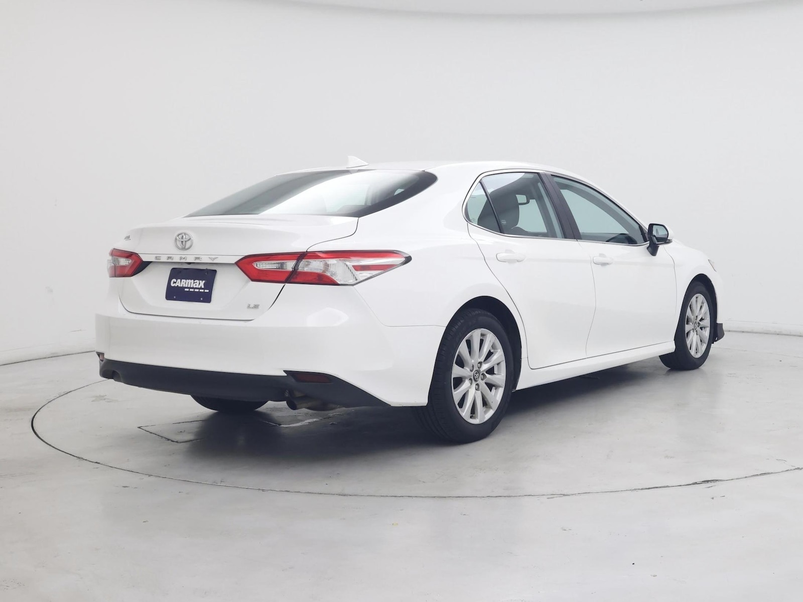 2020 Toyota Camry LE - Photo 9