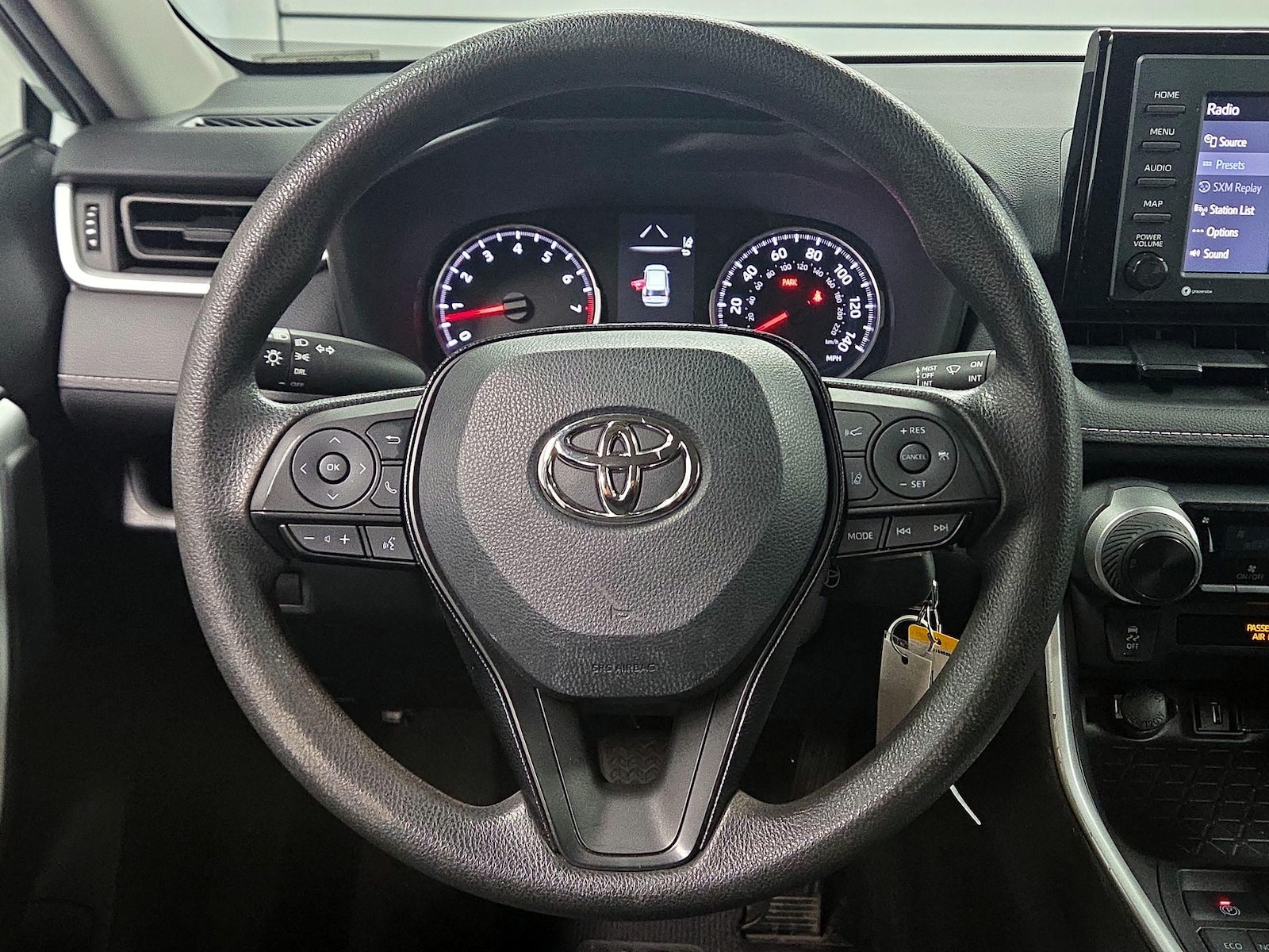 2021 Toyota RAV4 LE - Photo 11
