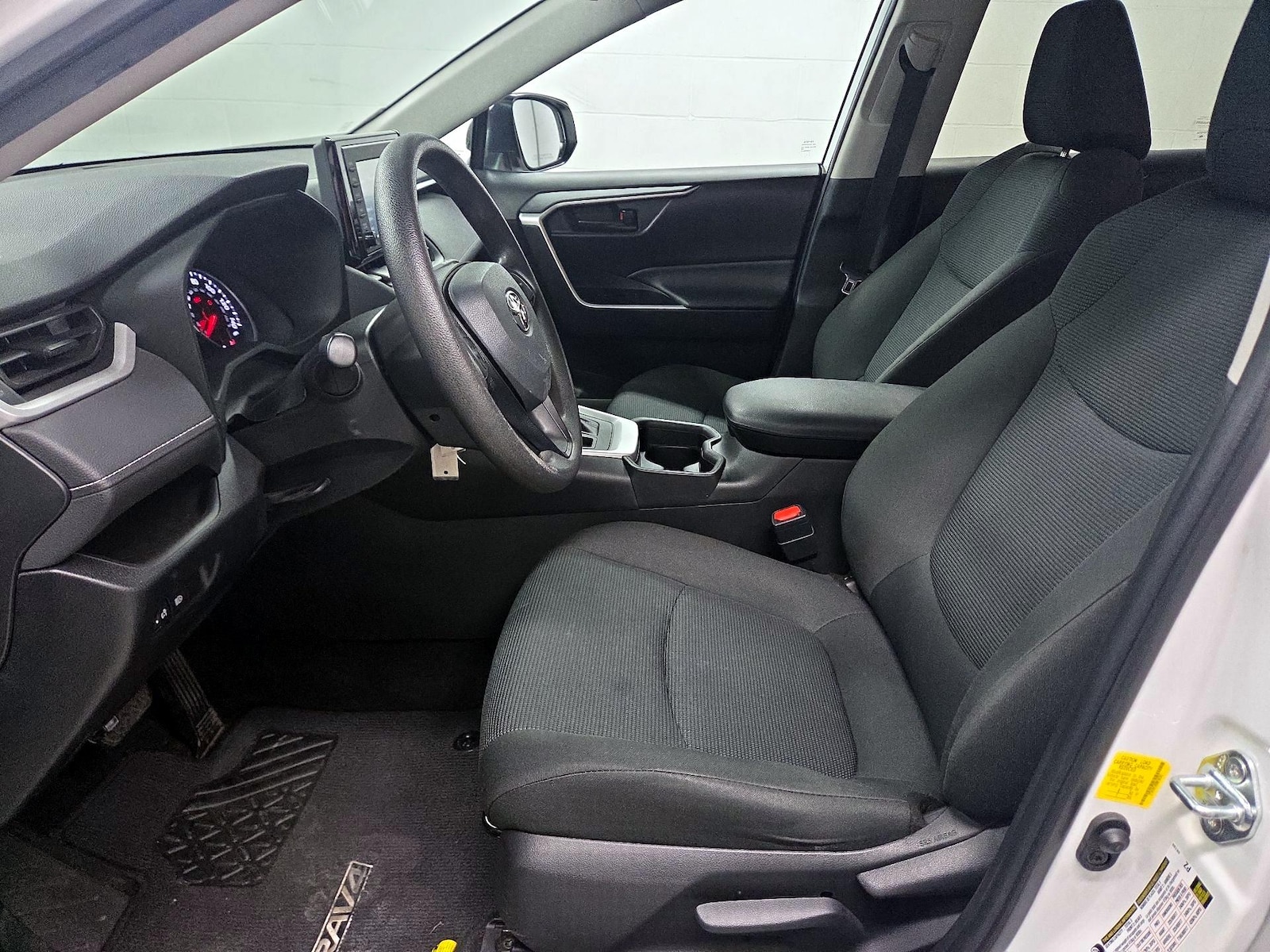 2021 Toyota RAV4 LE - Photo 12