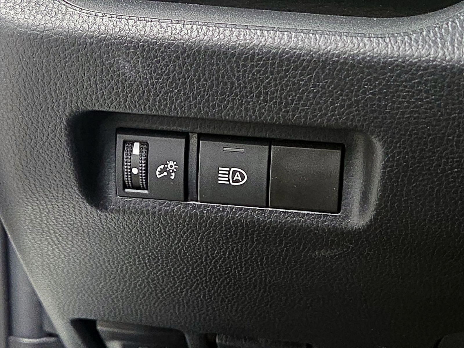 2021 Toyota RAV4 LE - Photo 14