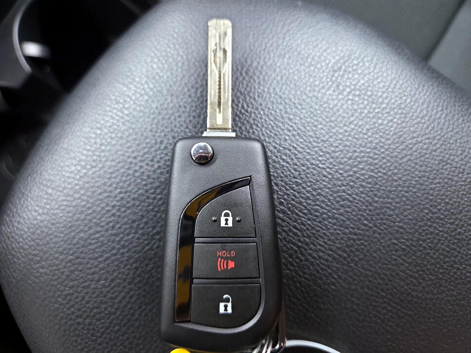 2021 Toyota RAV4 LE - Photo 23