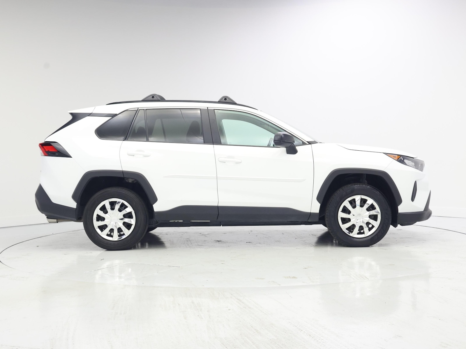 2021 Toyota RAV4 LE - Photo 8