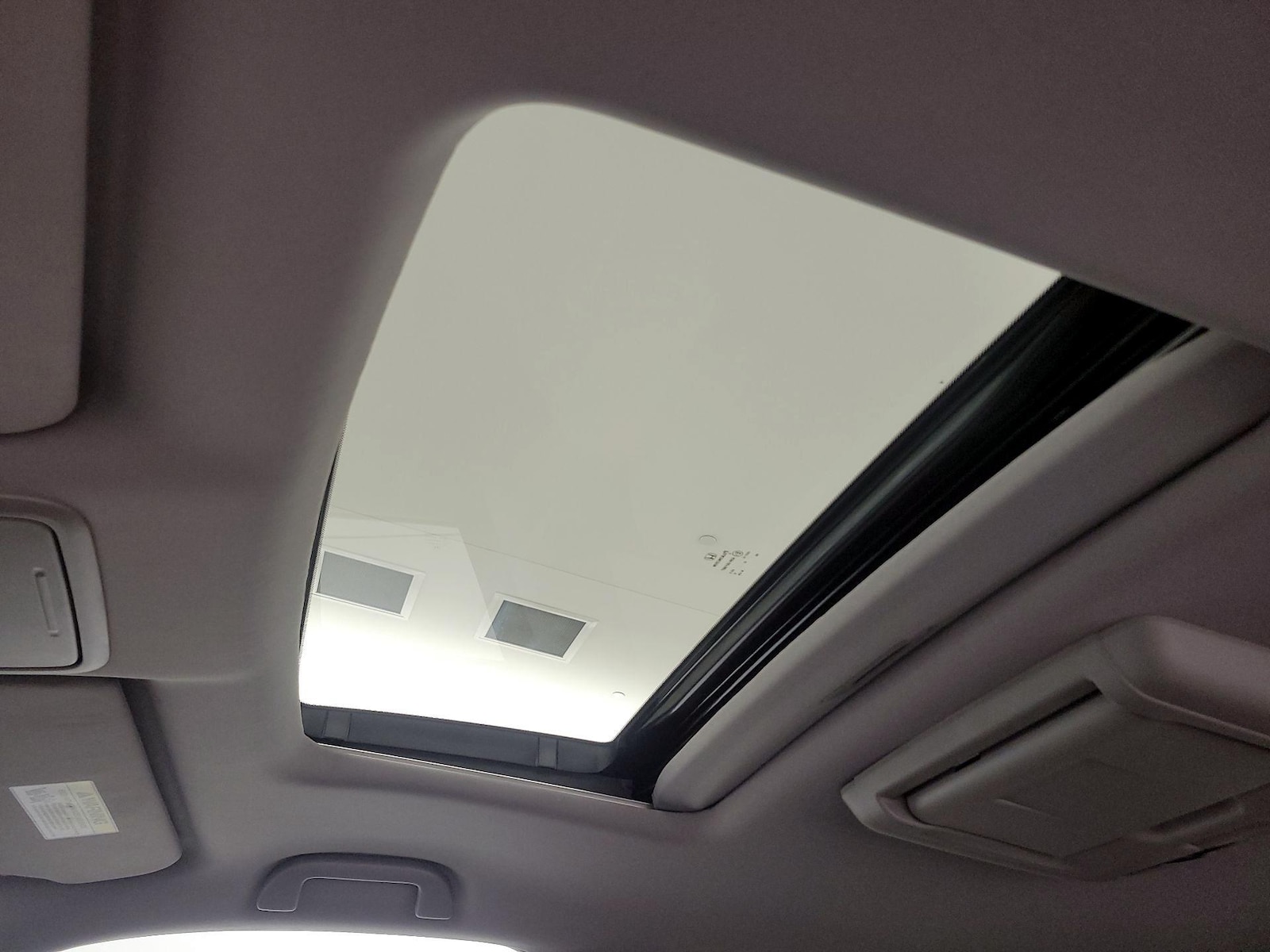 Sunroof(s) & Overhead Airbags