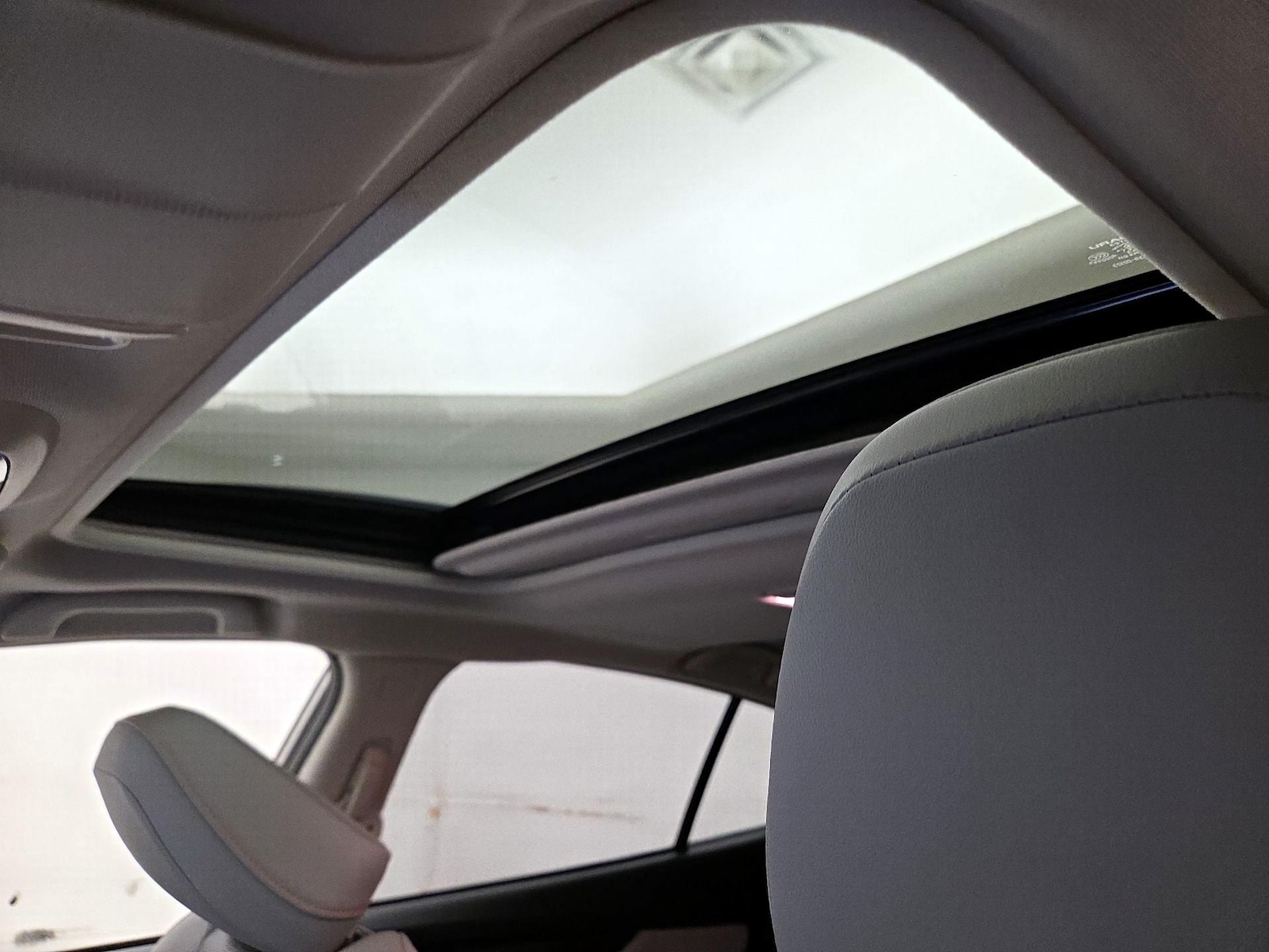 Sunroof(s) & Overhead Airbags