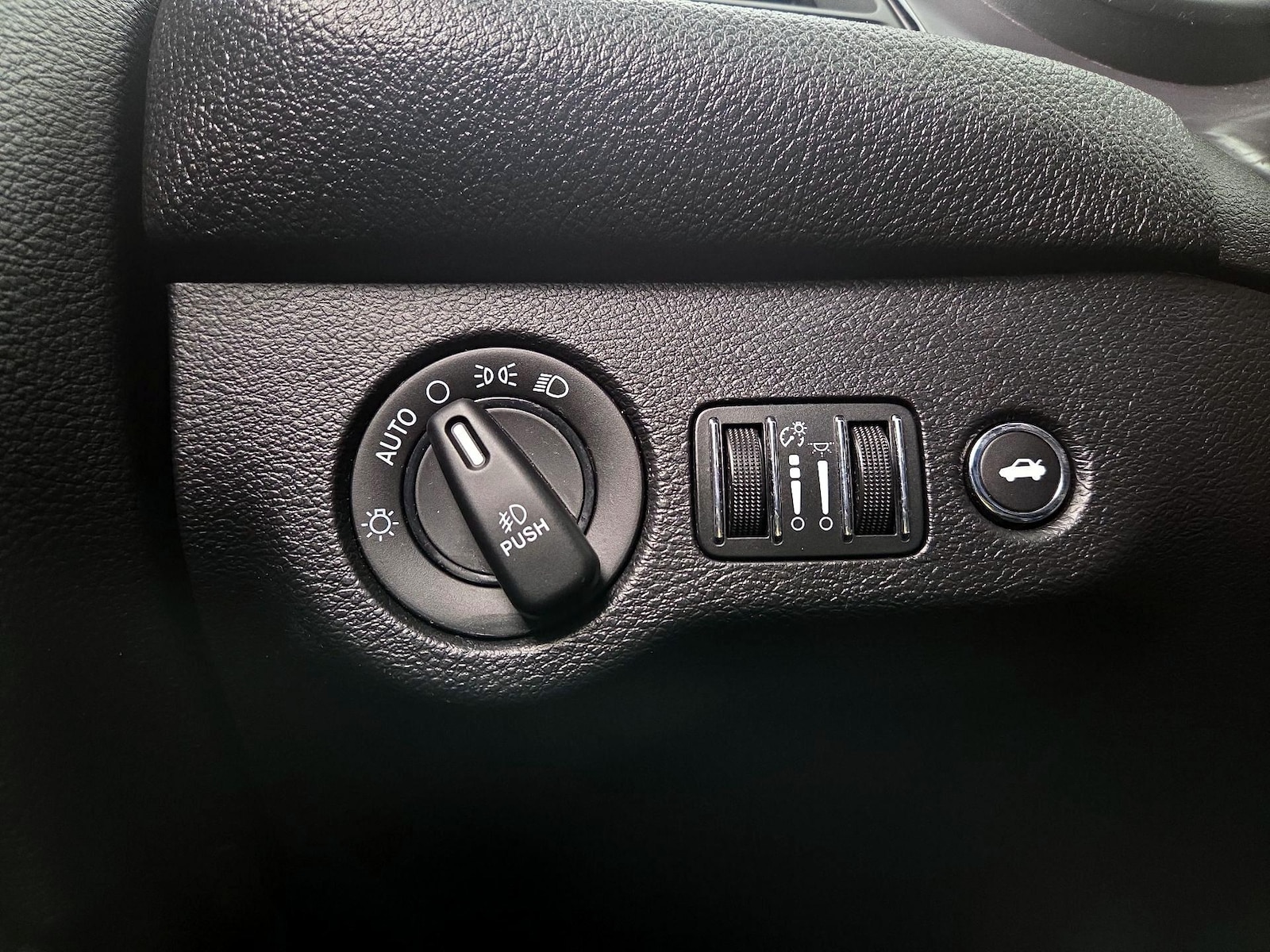 2016 Dodge Challenger R/T - Photo 14