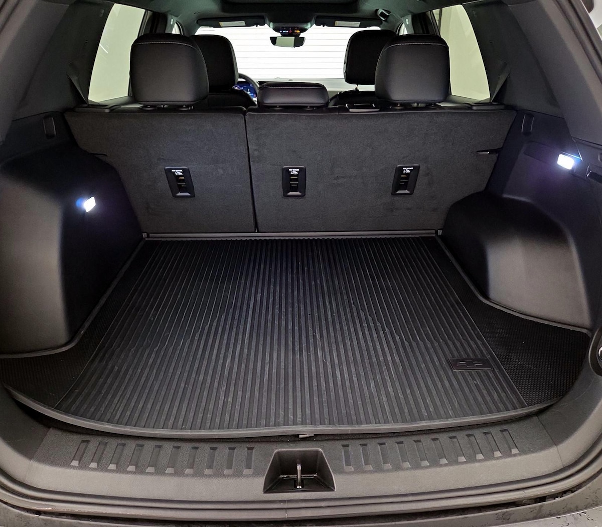 Trunk/Cargo (Seats Up)