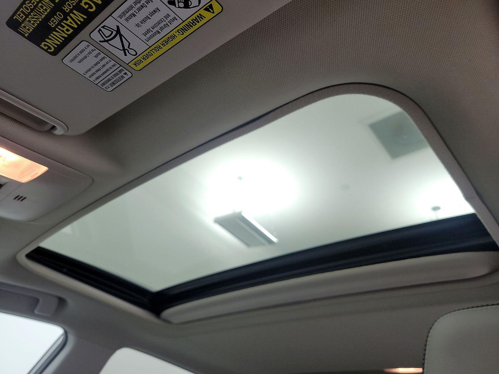 Sunroof(s) & Overhead Airbags