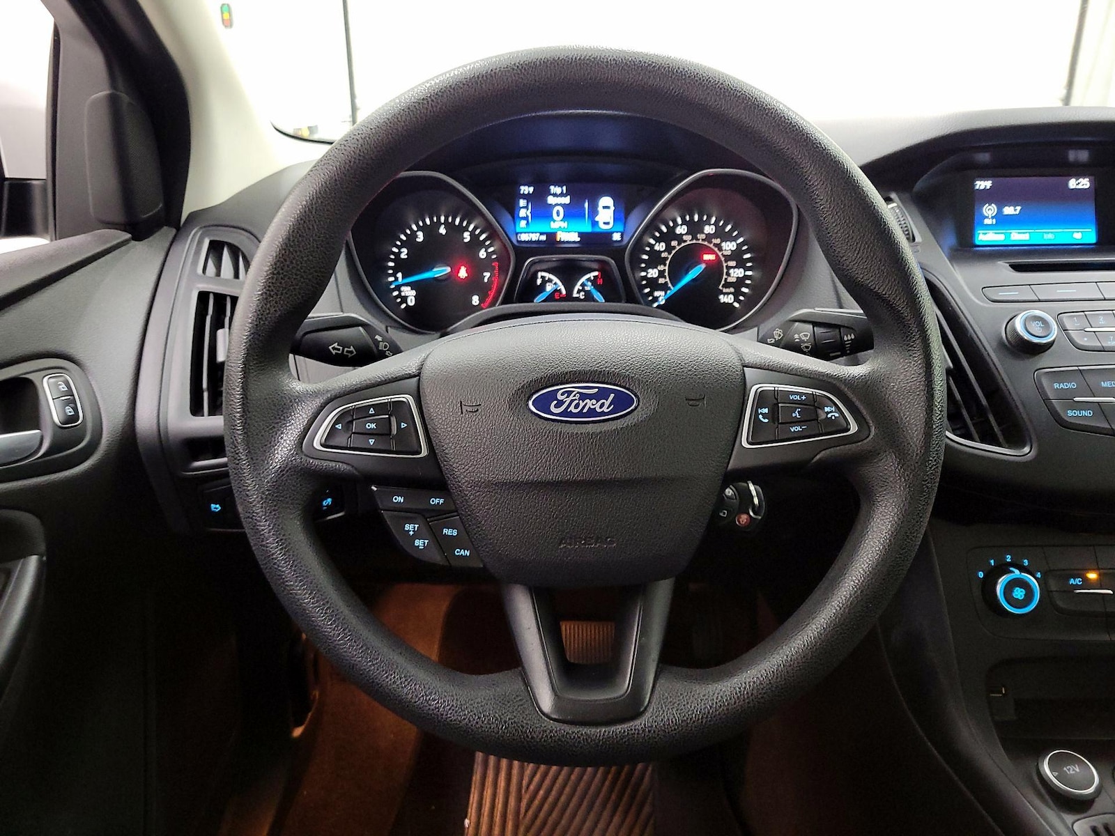 2016 Ford Focus SE - Photo 11