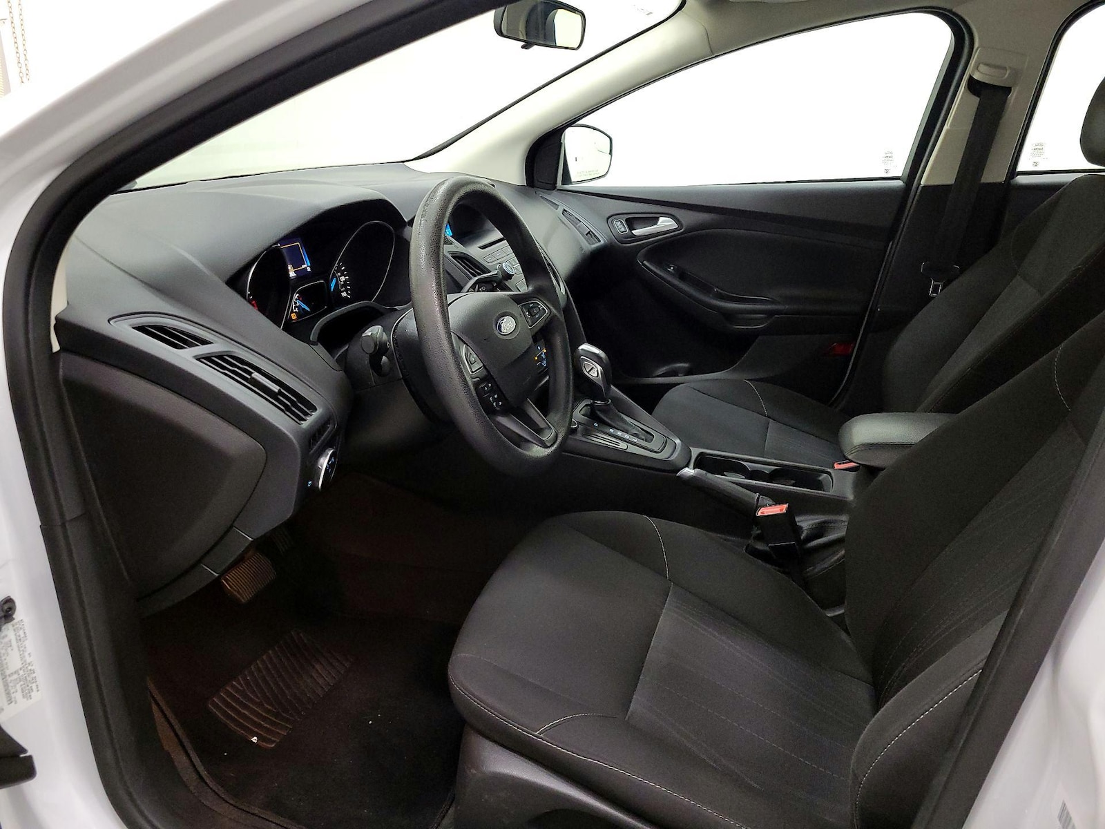 2016 Ford Focus SE - Photo 12