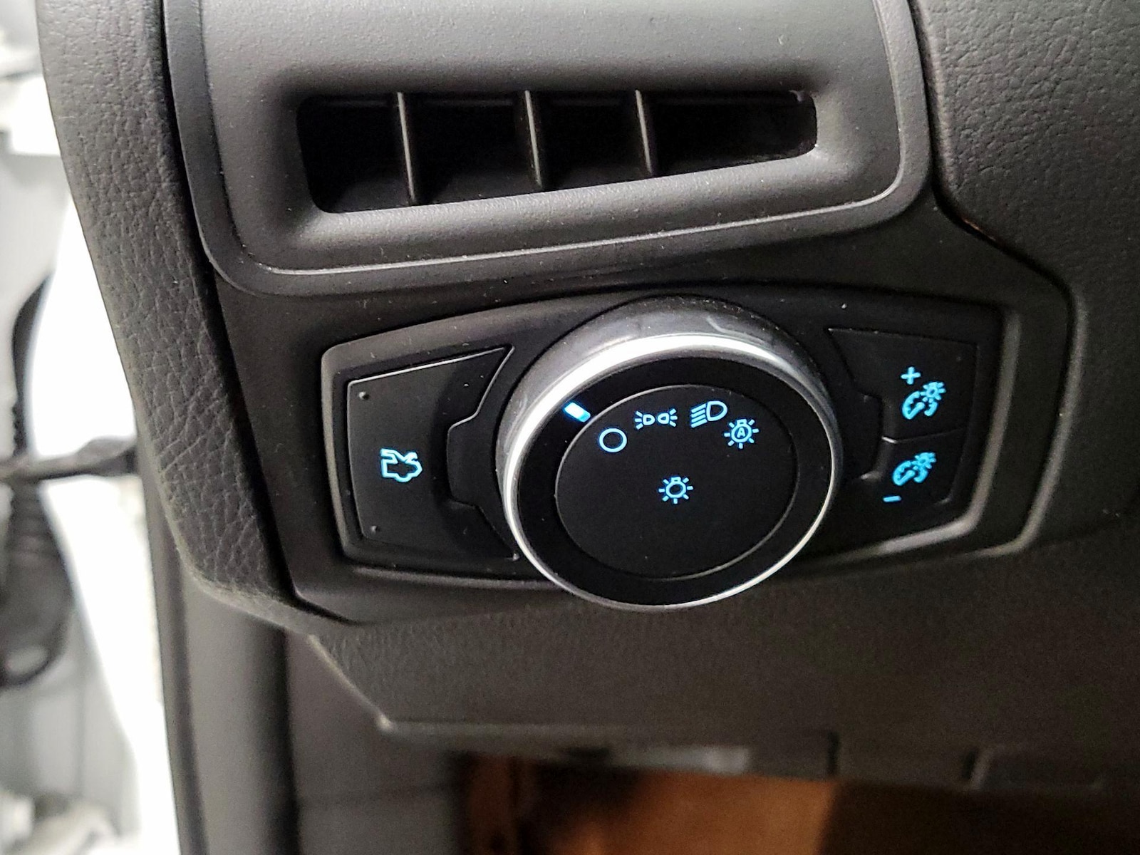 2016 Ford Focus SE - Photo 14