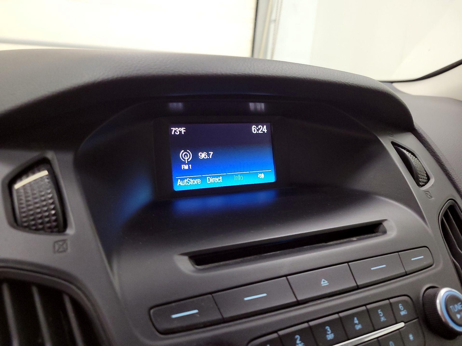 2016 Ford Focus SE - Photo 16