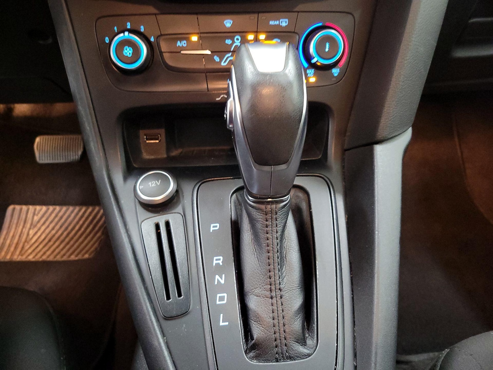 2016 Ford Focus SE - Photo 18