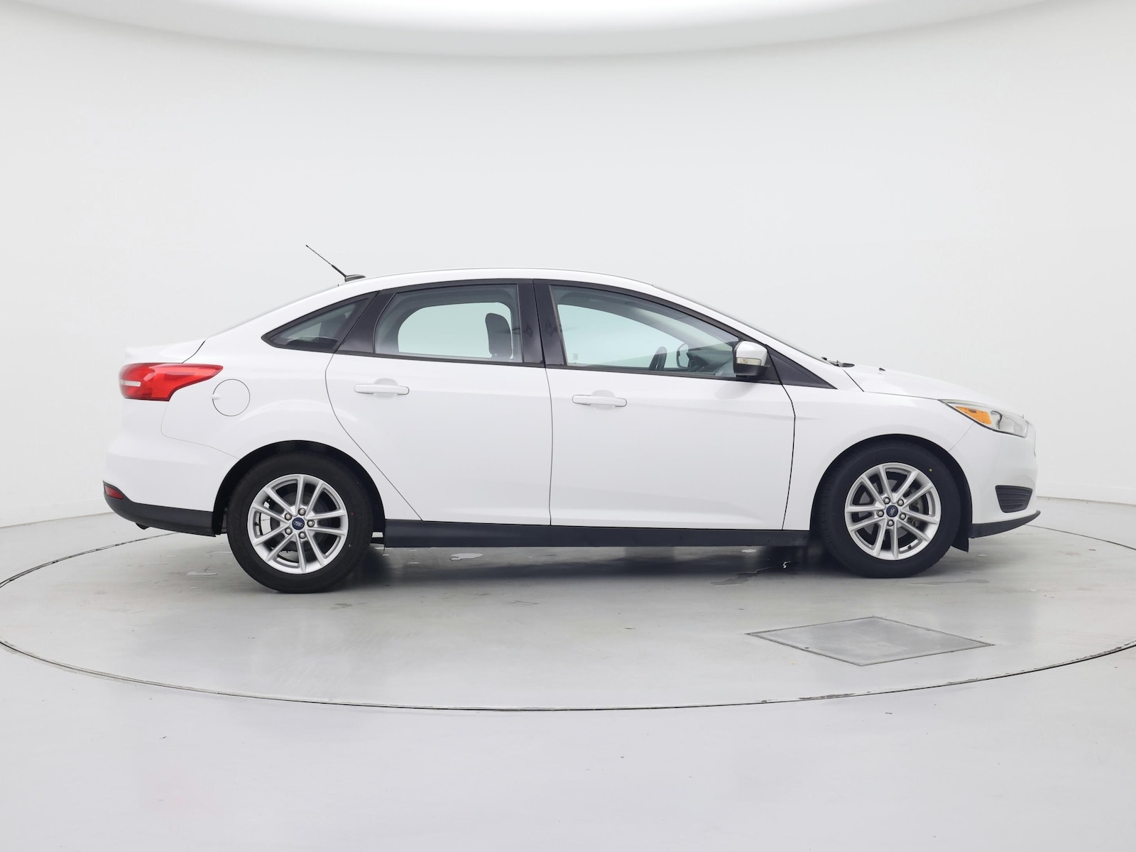 2016 Ford Focus SE - Photo 8