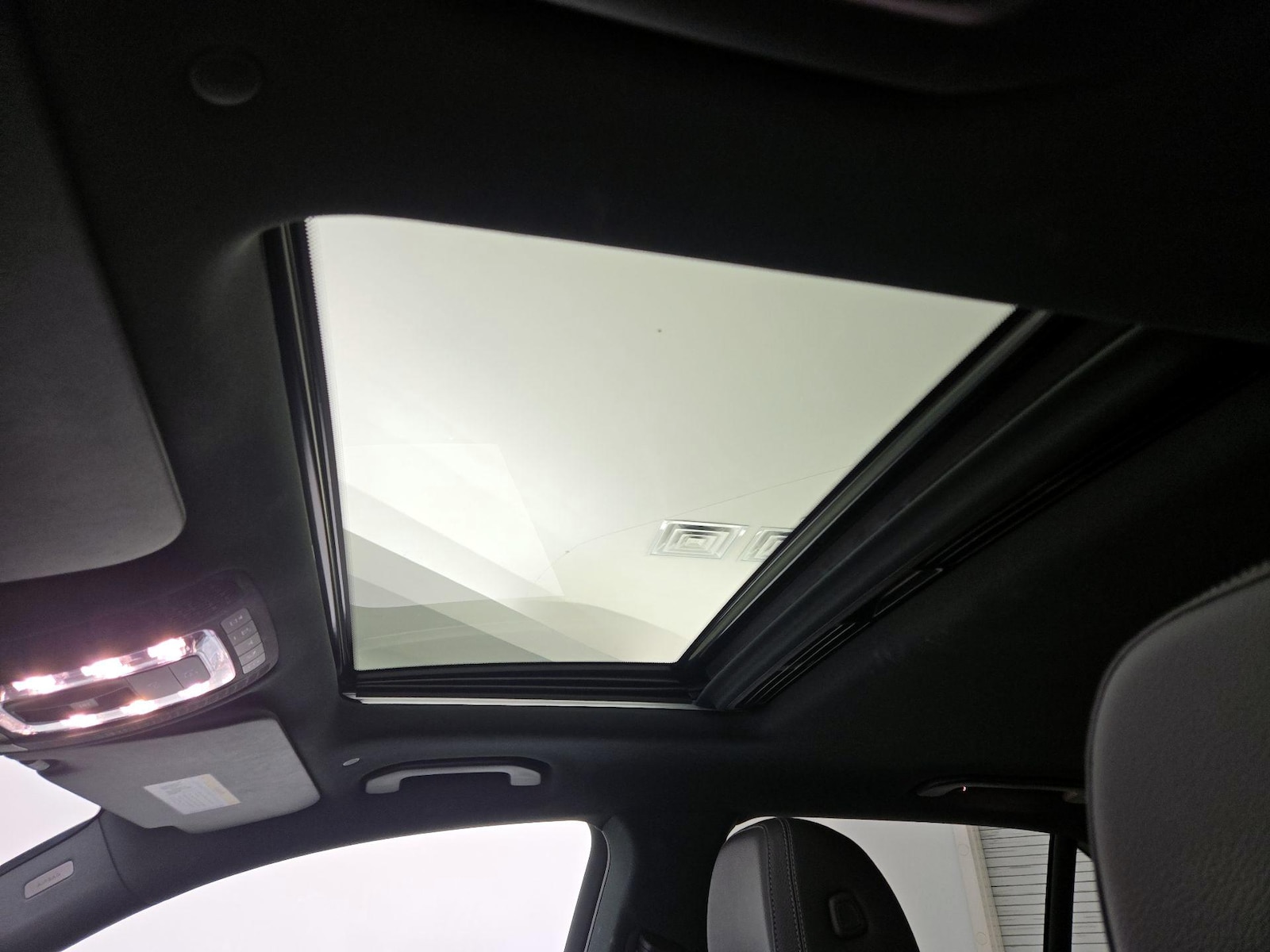 Sunroof(s) & Overhead Airbags