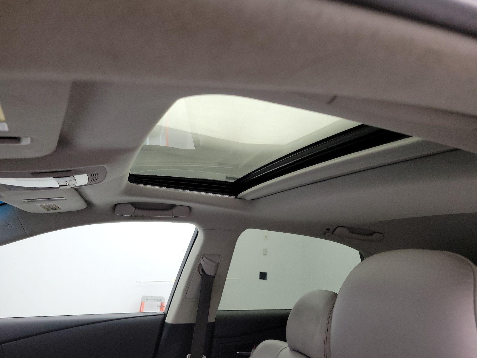 Sunroof(s) & Overhead Airbags