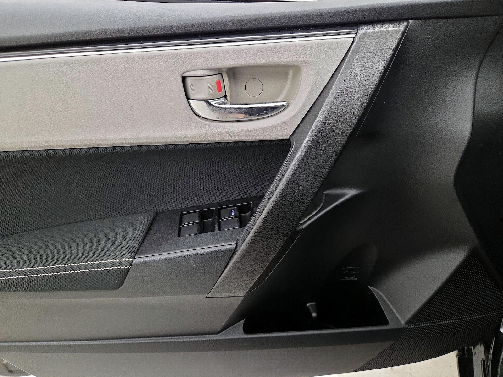 2017 Toyota Corolla LE - Photo 13