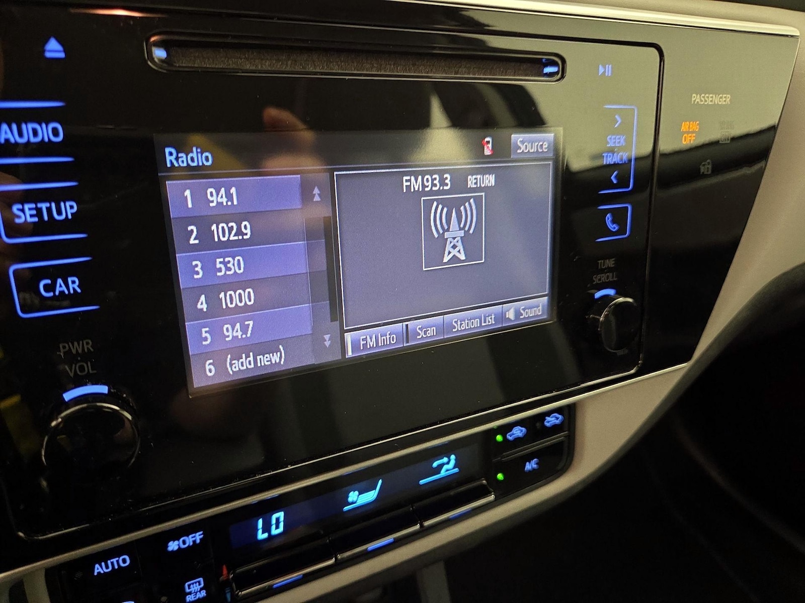 2017 Toyota Corolla LE - Photo 16