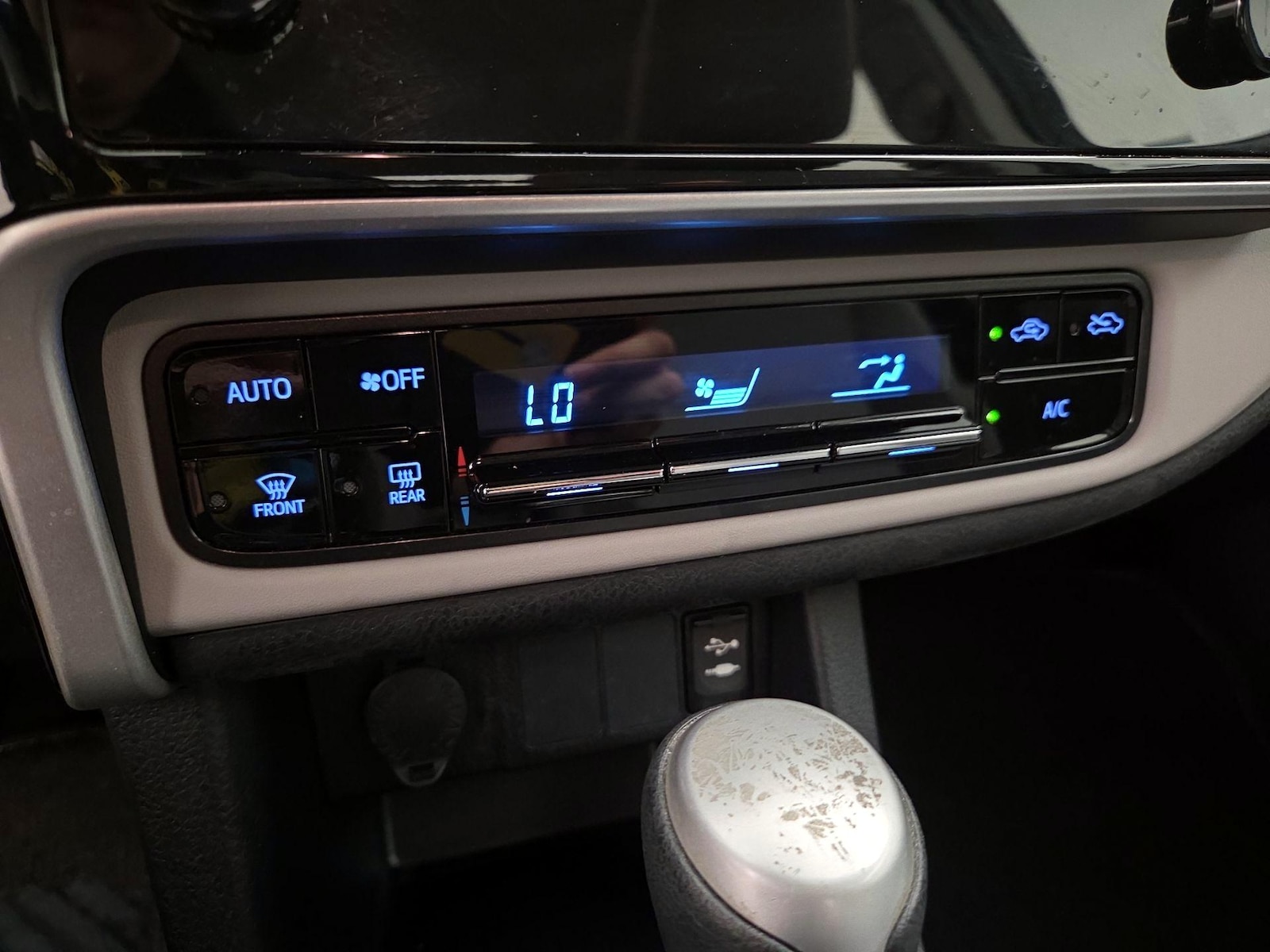 2017 Toyota Corolla LE - Photo 17