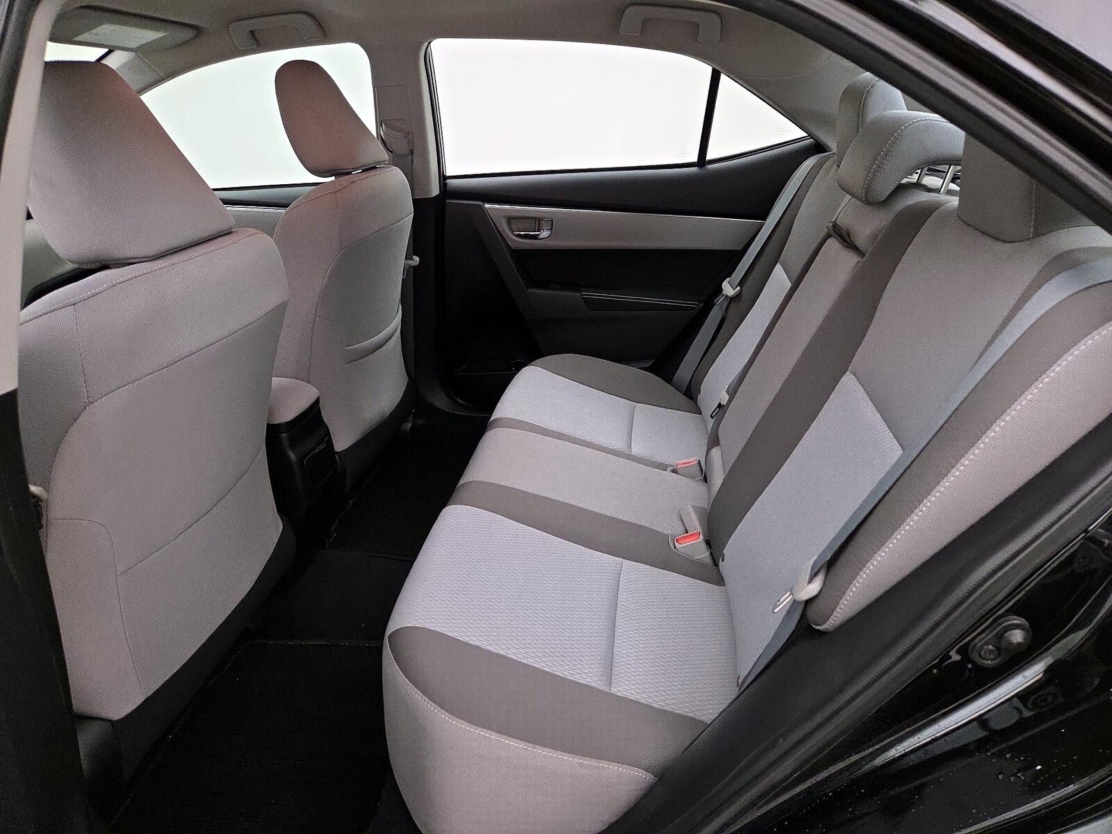 2017 Toyota Corolla LE - Photo 20