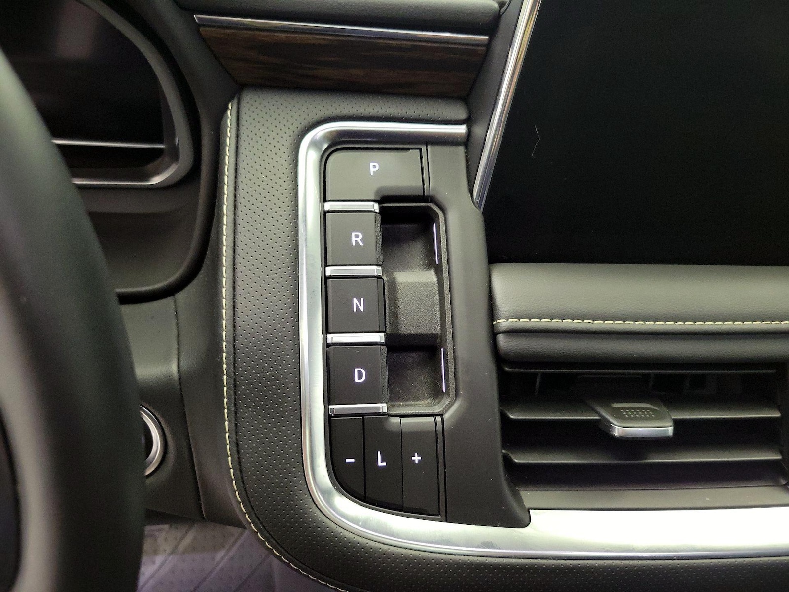 2023 Chevrolet Tahoe Premier - Photo 19