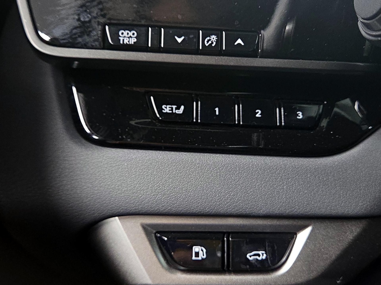 2023 Lexus RX Hybrid 350h - Photo 14