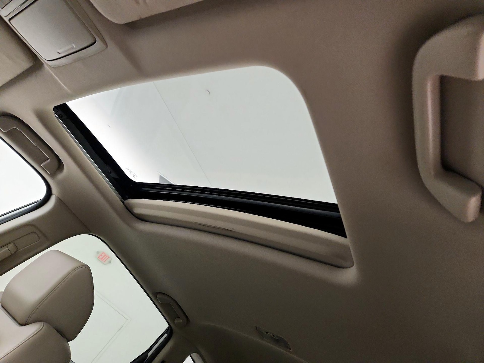 Sunroof(s) & Overhead Airbags
