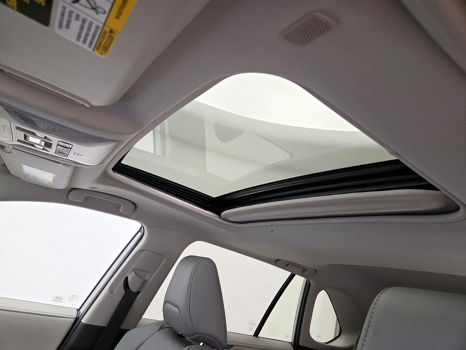 Sunroof(s) & Overhead Airbags