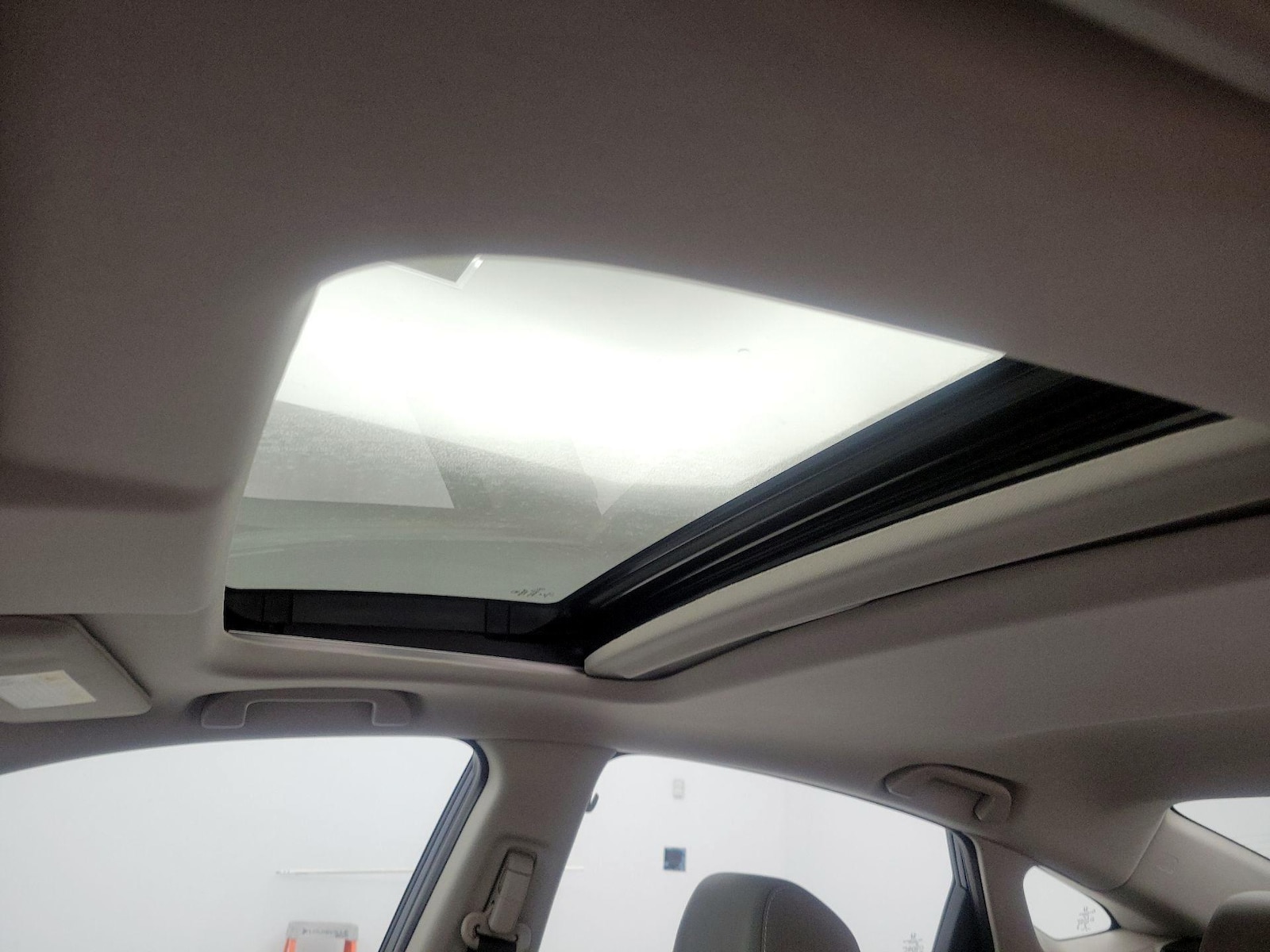 Sunroof(s) & Overhead Airbags