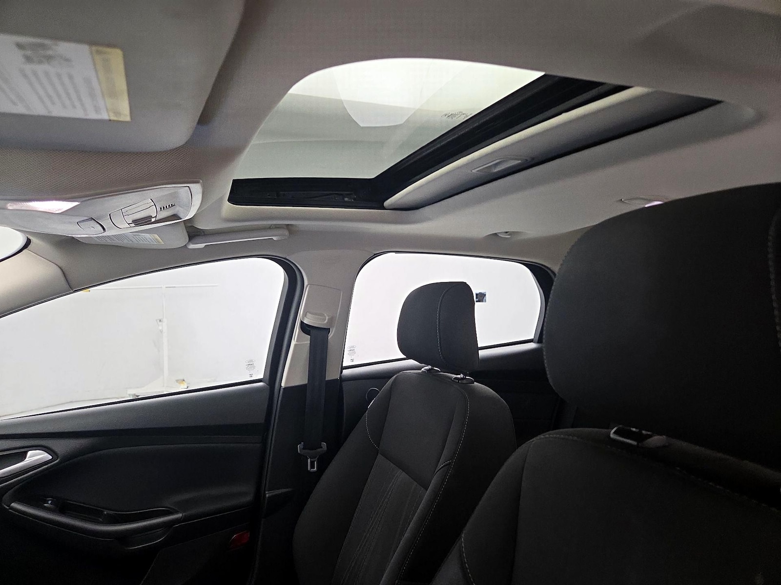 Sunroof(s) & Overhead Airbags