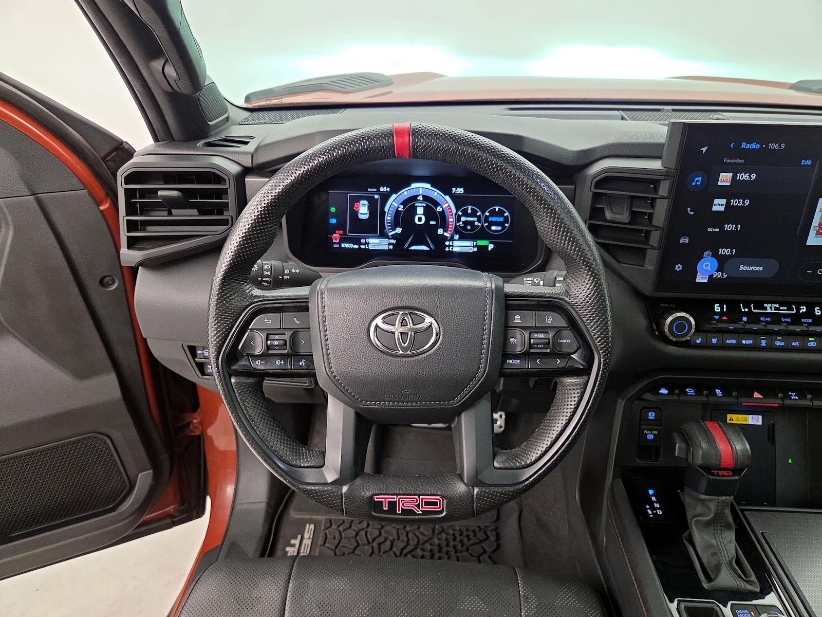 2024 Toyota Sequoia TRD Pro - Photo 11