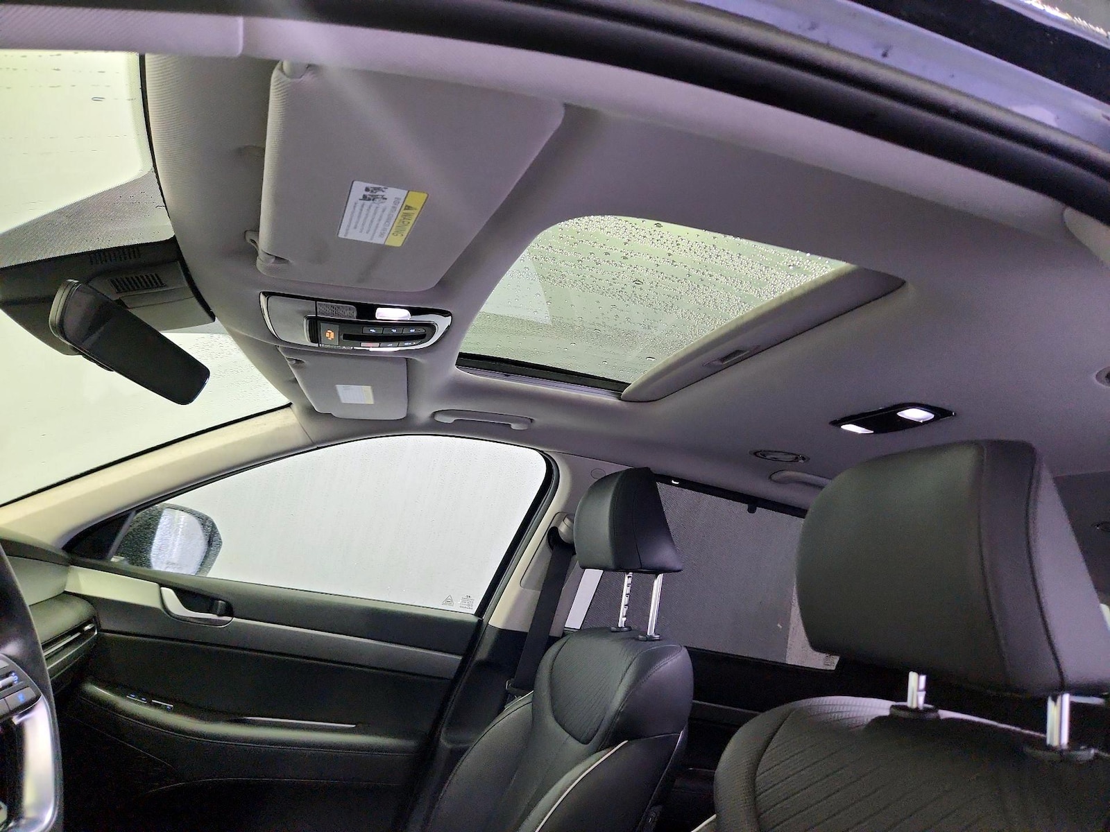 Sunroof(s) & Overhead Airbags