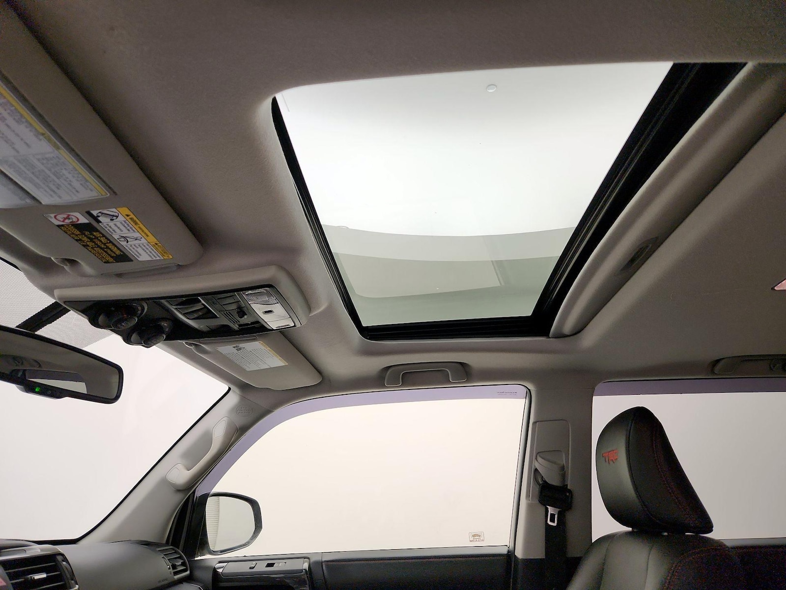 Sunroof(s) & Overhead Airbags