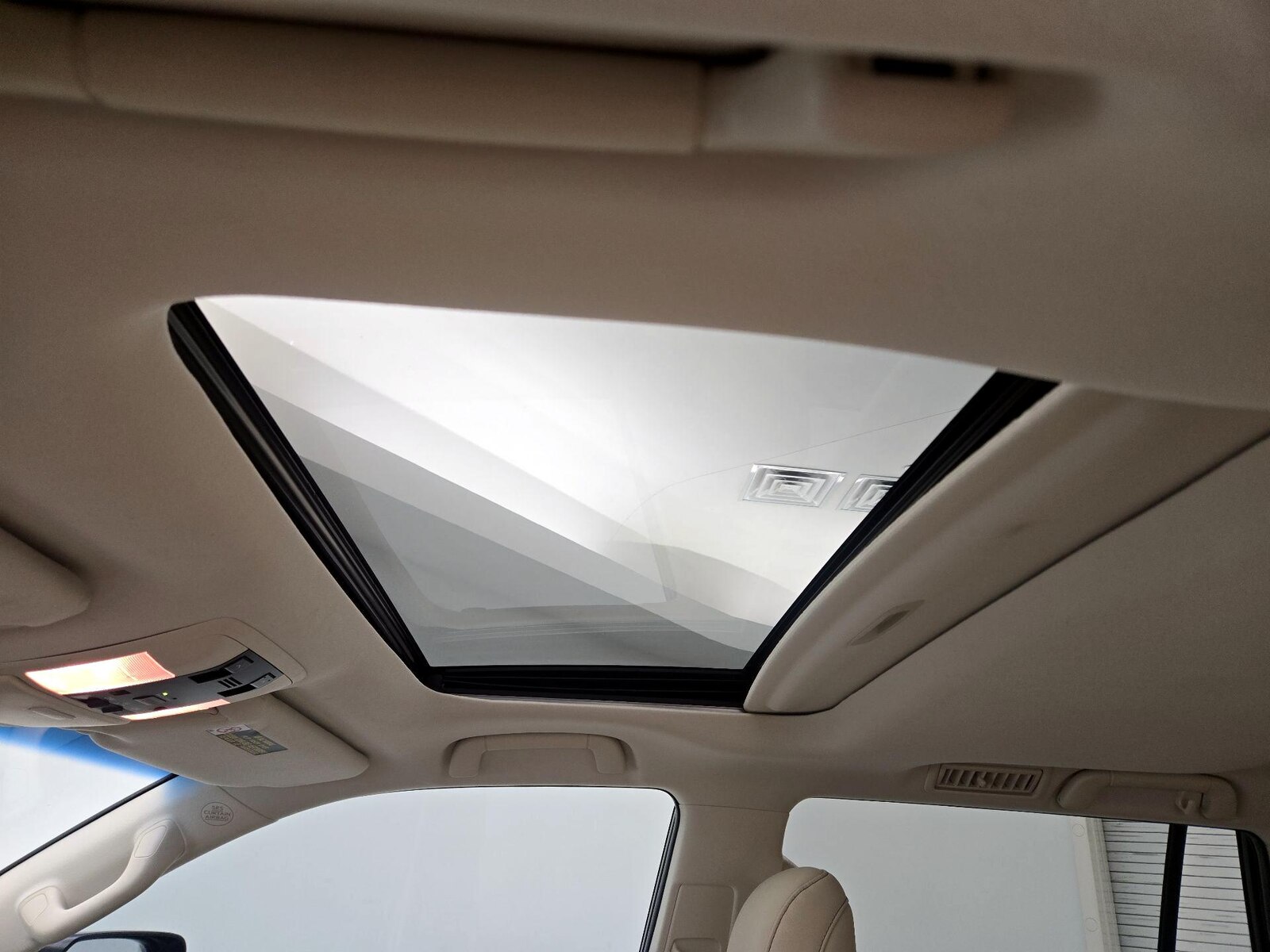 Sunroof(s) & Overhead Airbags