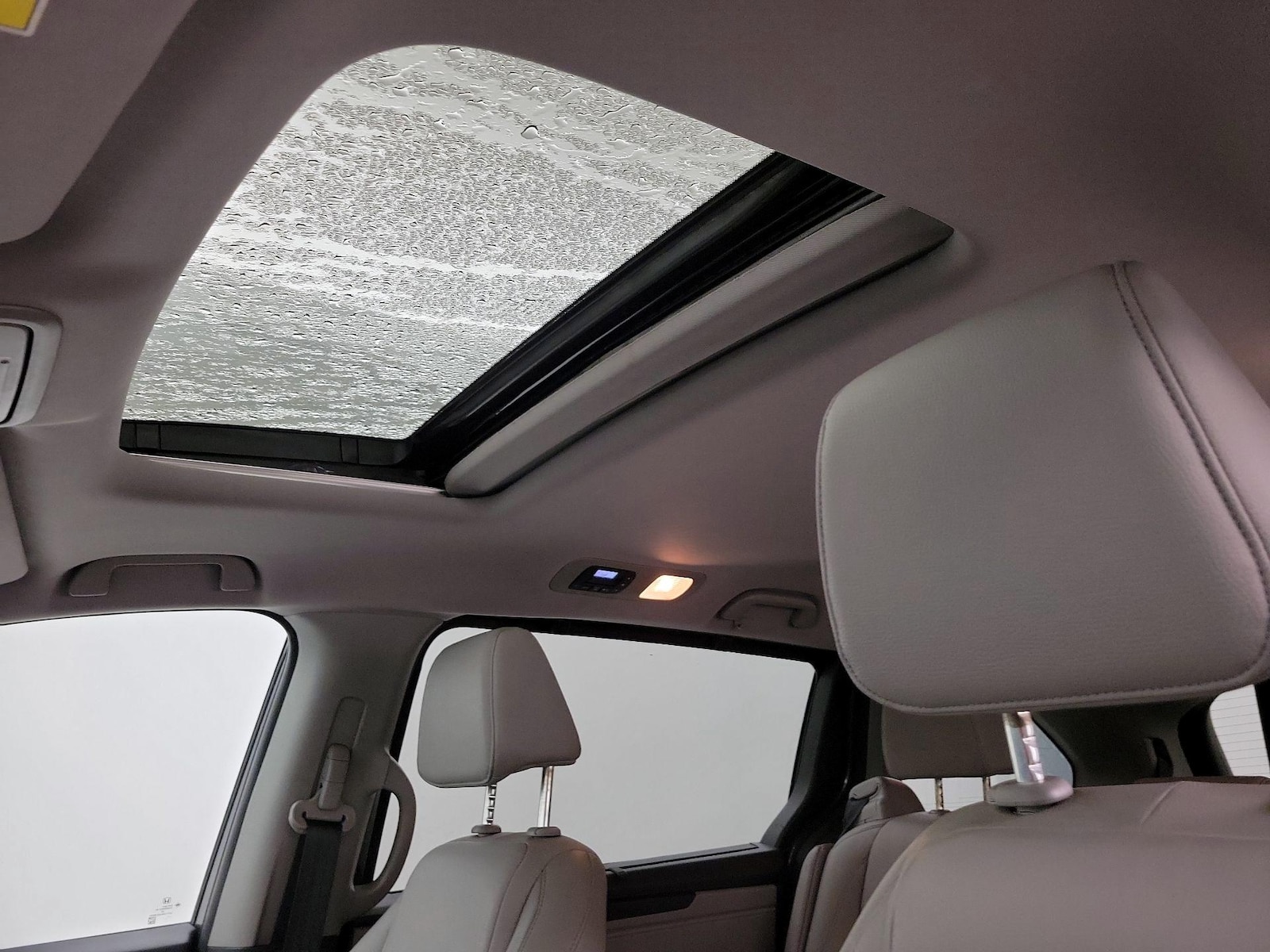 Sunroof(s) & Overhead Airbags