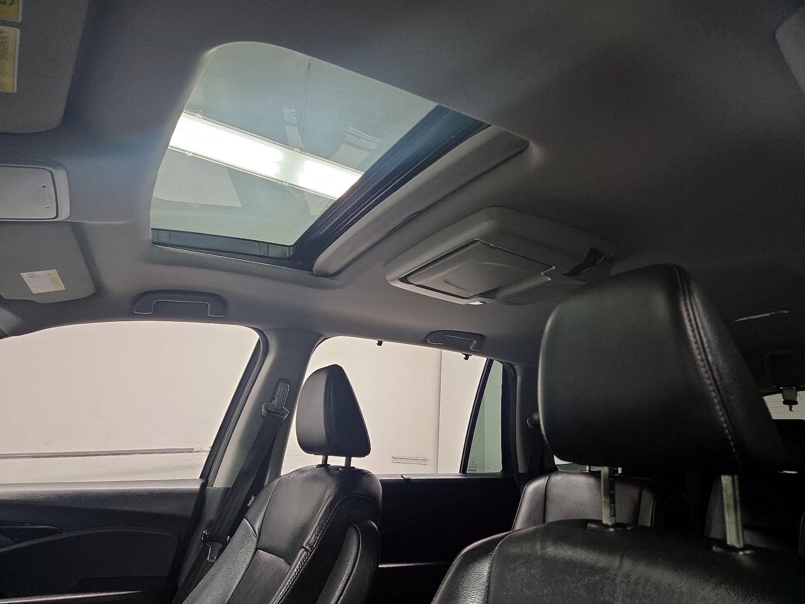 Sunroof(s) & Overhead Airbags